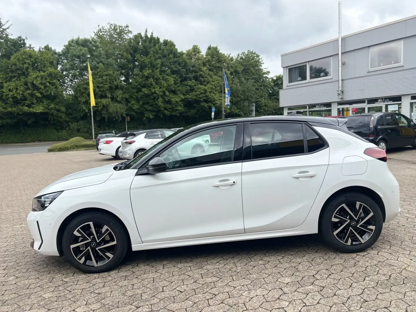 Opel Corsa 1.2 GS NAVI/PDC V+H+CAM/KlimaAT/Keyless Weiß - 2
