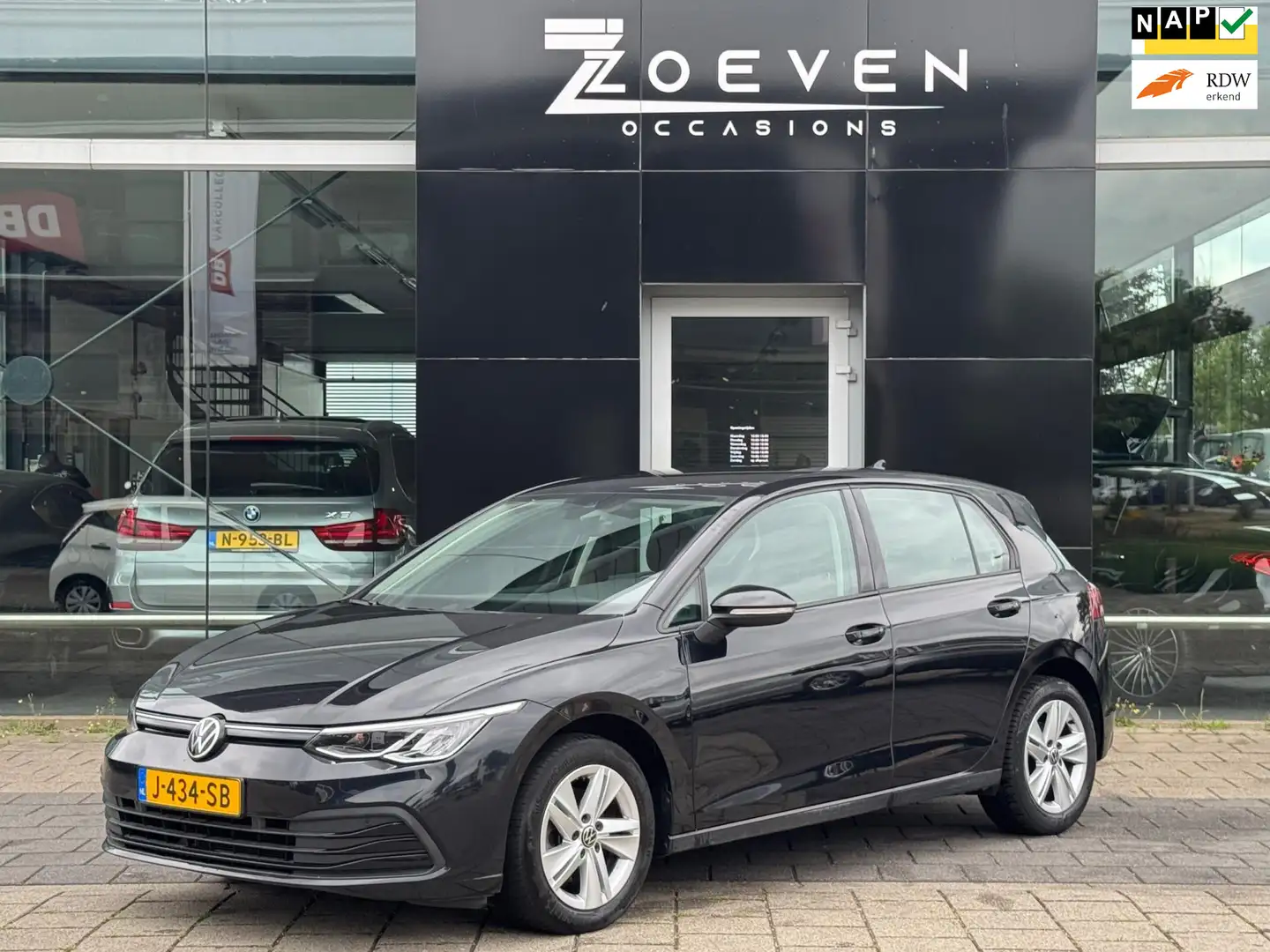 Volkswagen Golf 1.0 TSI Life Zwart - 1
