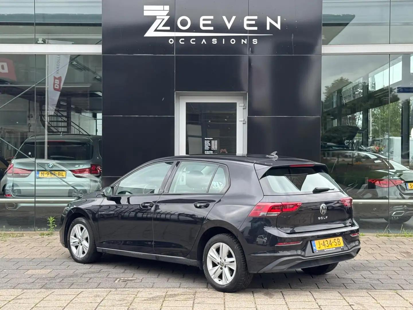 Volkswagen Golf 1.0 TSI Life Zwart - 2