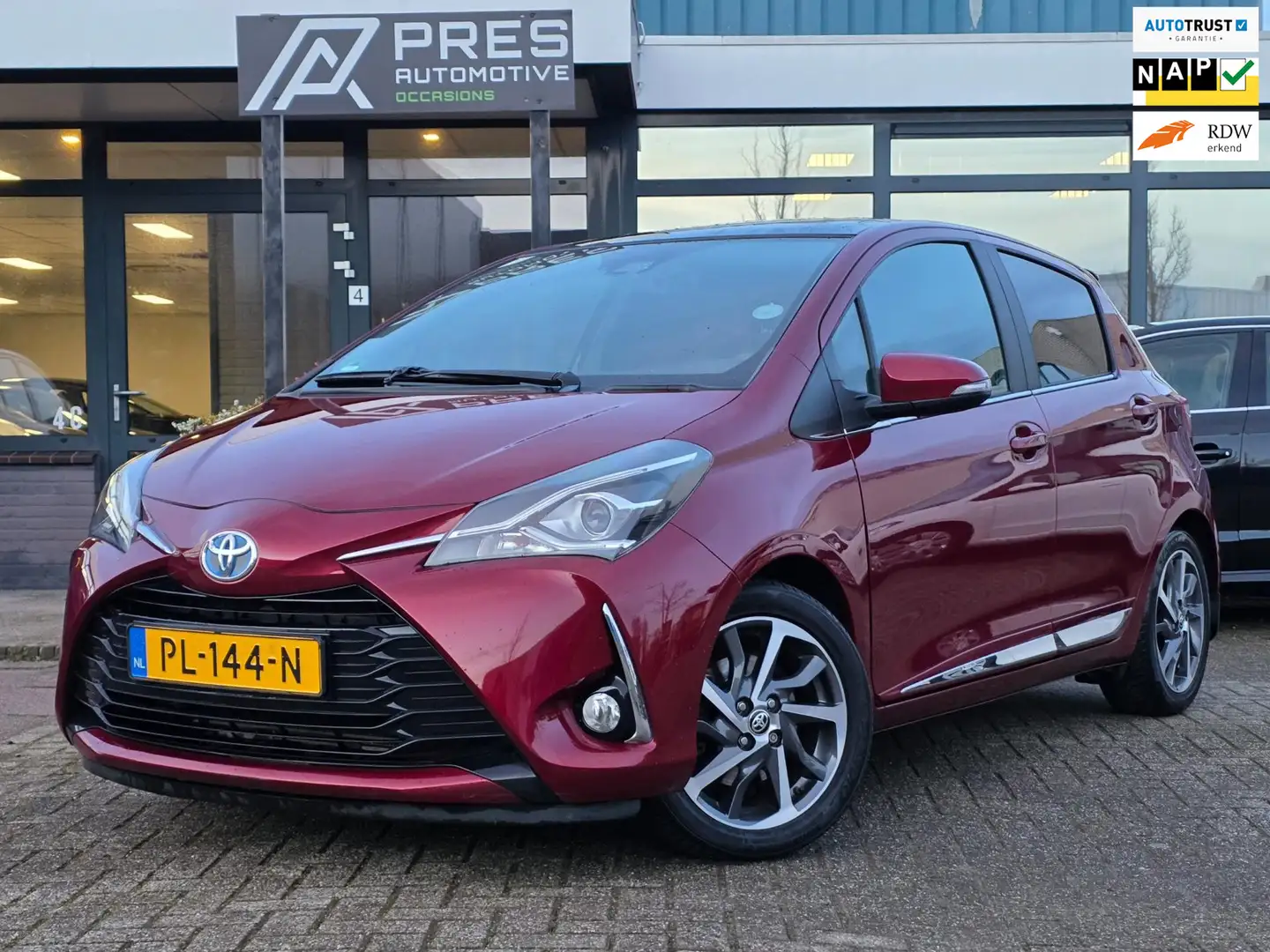 Toyota Yaris 1.5 Hybrid Premium |AUTOMAAT|PANO|CLIMA|CRUISE Rot - 1