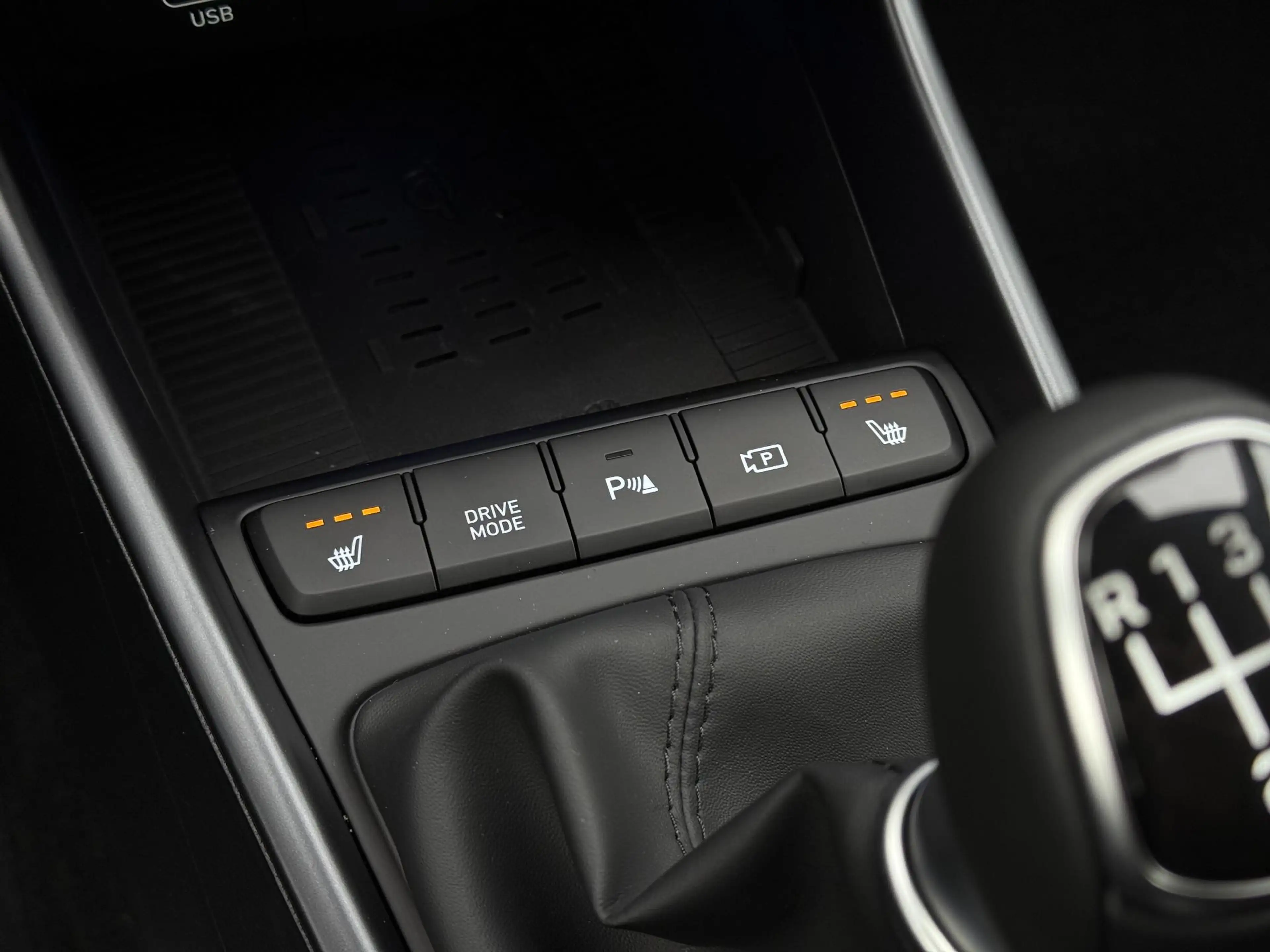 Hyundai BAYON 1.0 T-GDI Premium / Dodehoekdetectie / Stoel- & St — photo 21