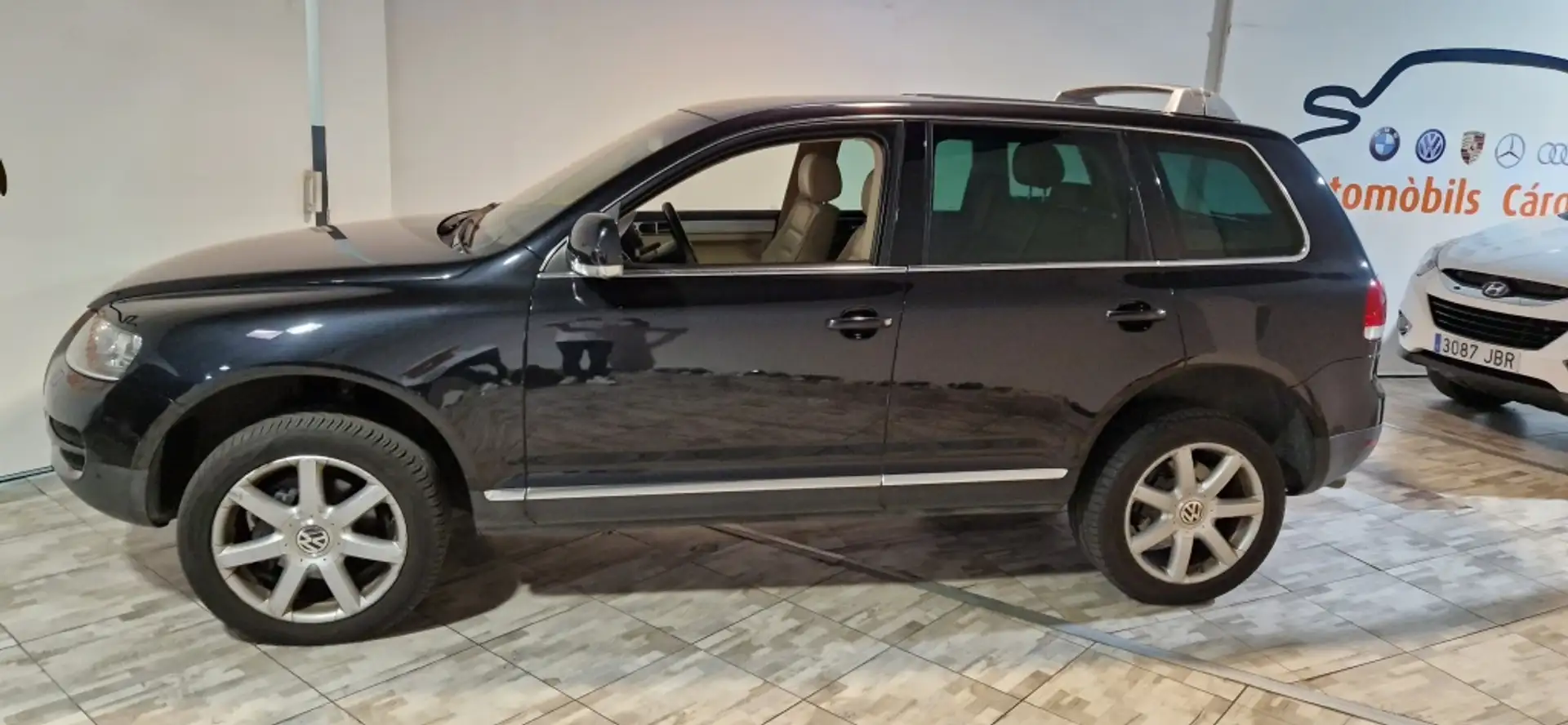 Volkswagen Touareg 3.0TDI V6 +Motion Tiptronic Zwart - 2