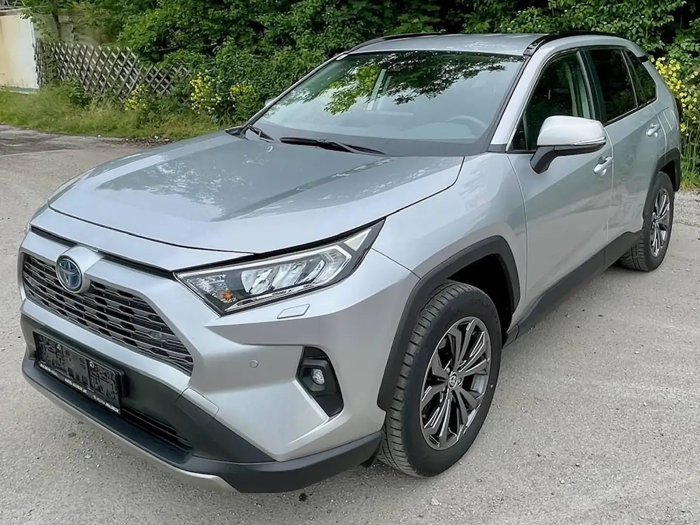 Toyota RAV 4 RAV4 2,5 Hybrid Active Drive AWD Active Drive Silber - 1