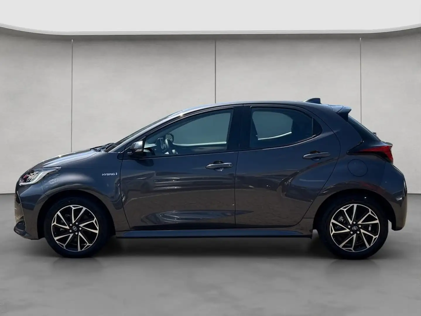 Toyota Yaris Hybrid 1.5 VVT-i Team D *PDC* *WKR* Gris - 2