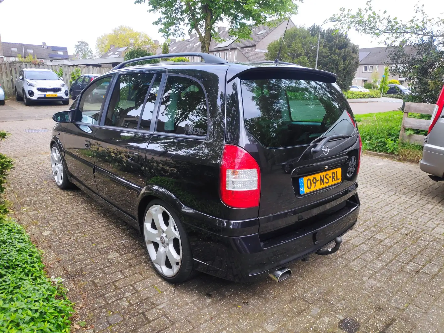 Opel Zafira 2.0-16V OPC turbo Negru - 1