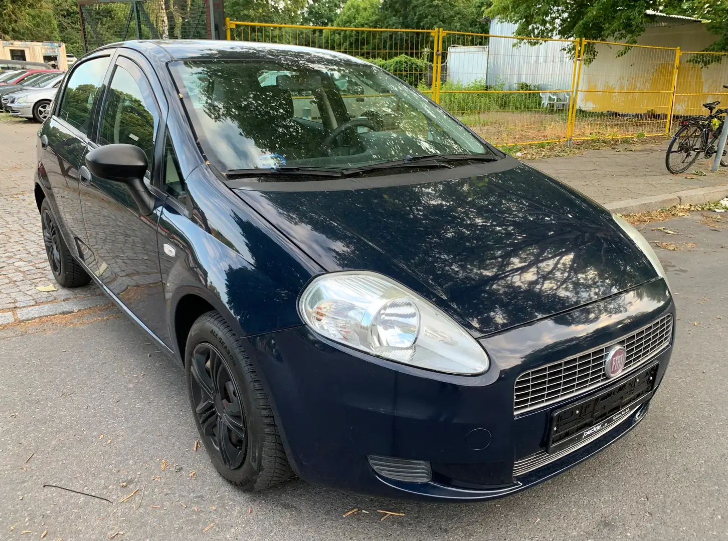 Fiat Grande Punto 1.2 8V Active Blau - 1