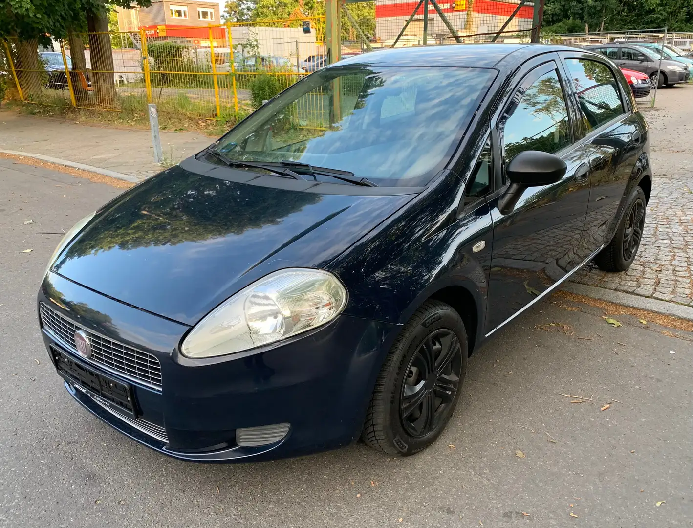 Fiat Grande Punto 1.2 8V Active Blau - 2