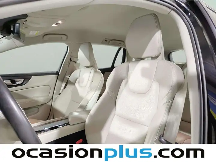 Volvo S60 2022, foto 10