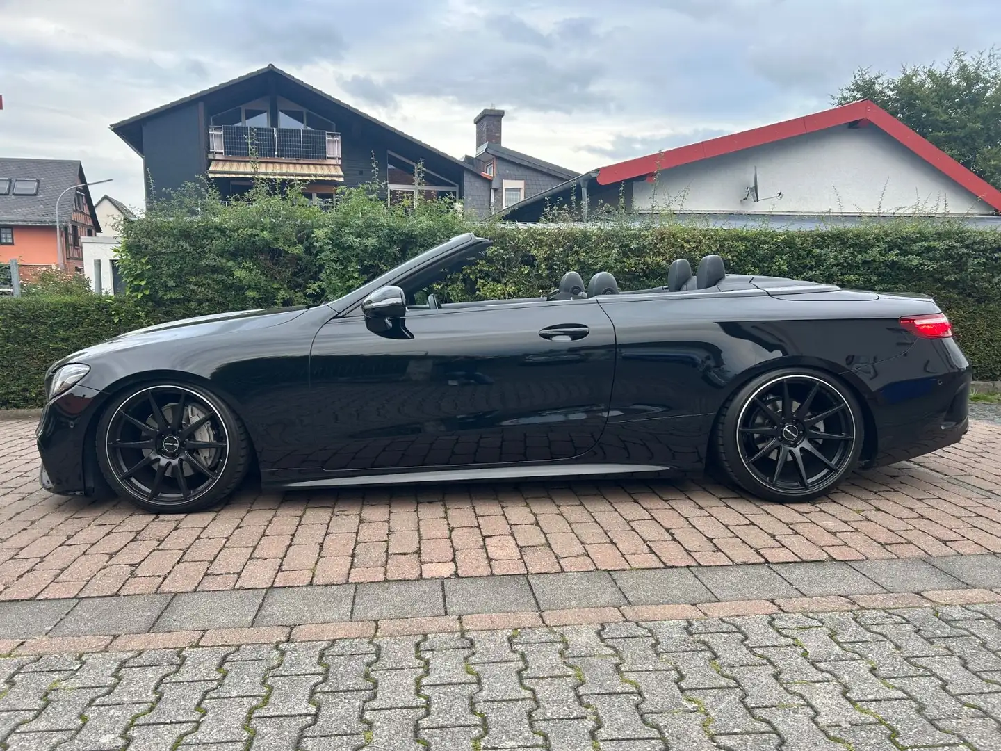 Mercedes-Benz E 220 *Cabrio*AMG*20 Zoll*KW Gewinde*Black Line* Schwarz - 2
