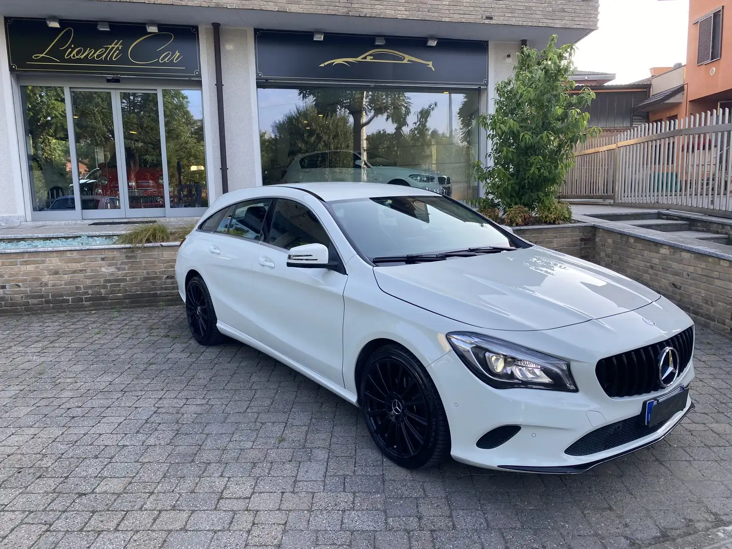 Mercedes-Benz CLA 200 CLA Shooting Brake 200 d auto FL Bianco - 1