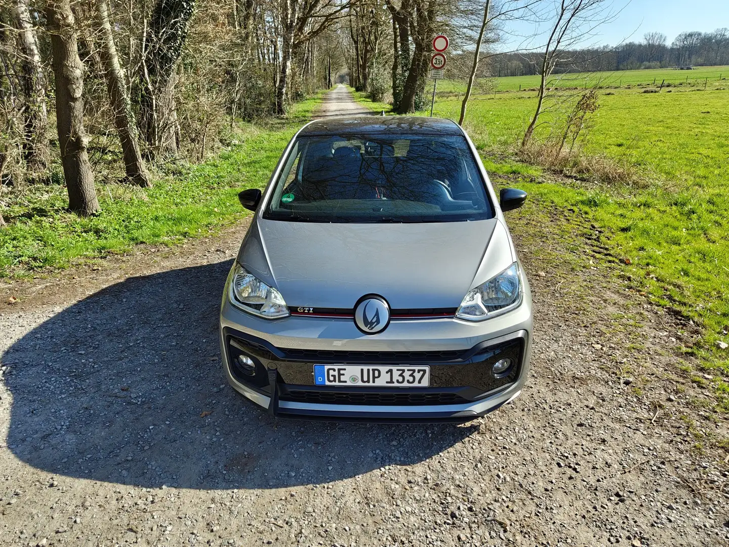 Volkswagen up! GTI Grau - 2
