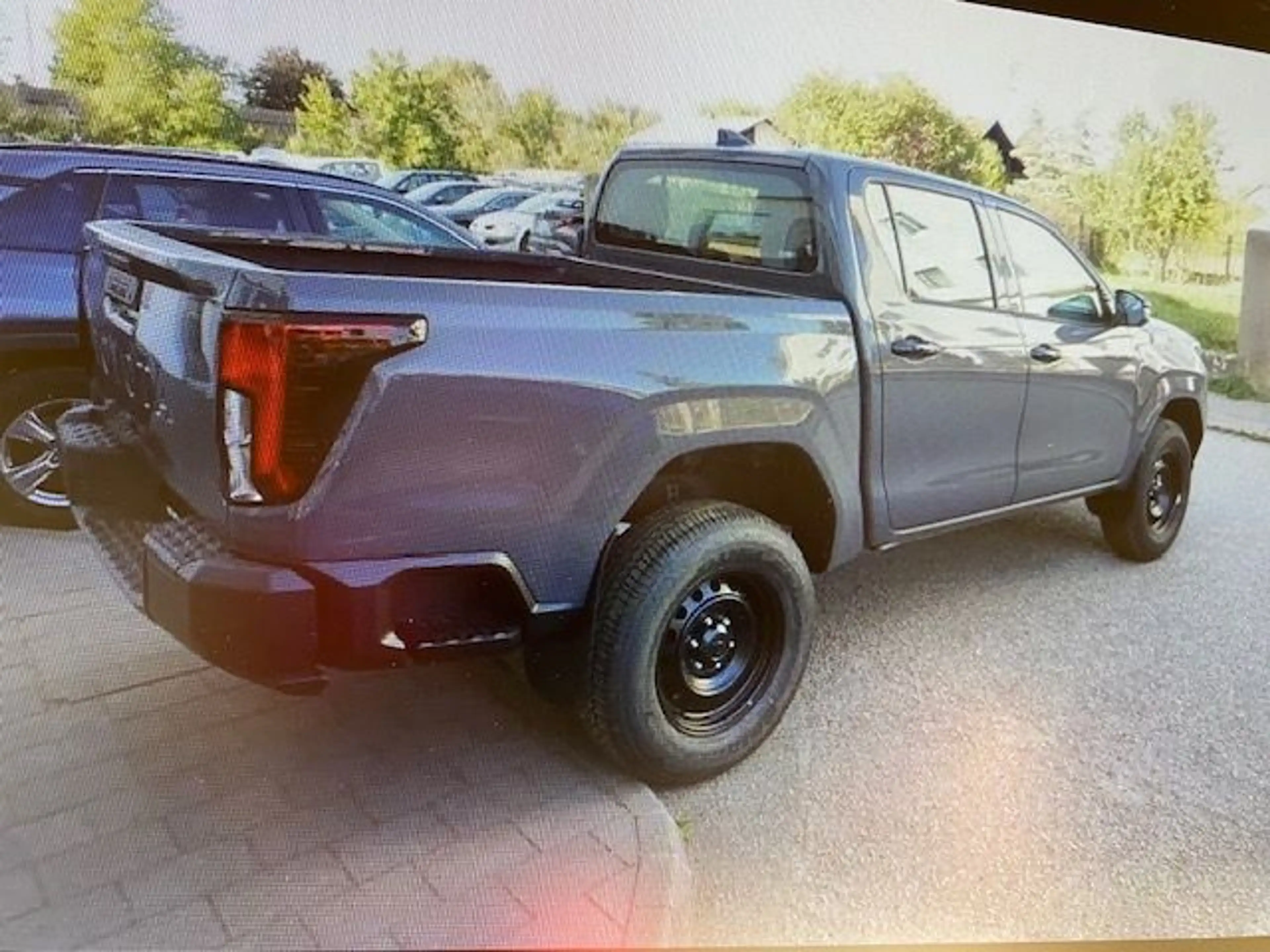 Toyota Hilux 2,8 MHEV DK Duty  4X4 APPLECAR ACC diverse — photo 2