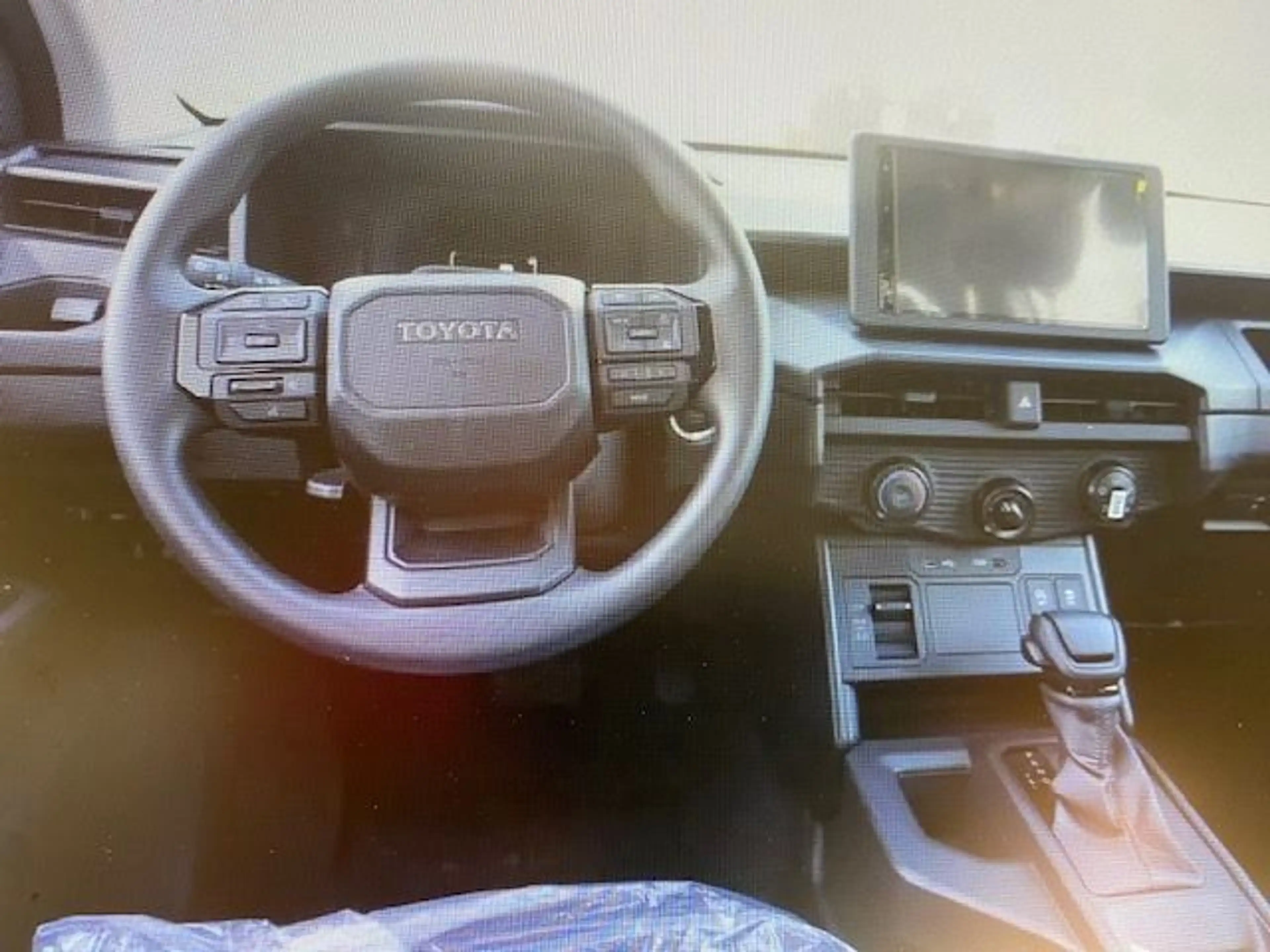 Toyota Hilux 2,8 MHEV DK Duty  4X4 APPLECAR ACC diverse — photo 14