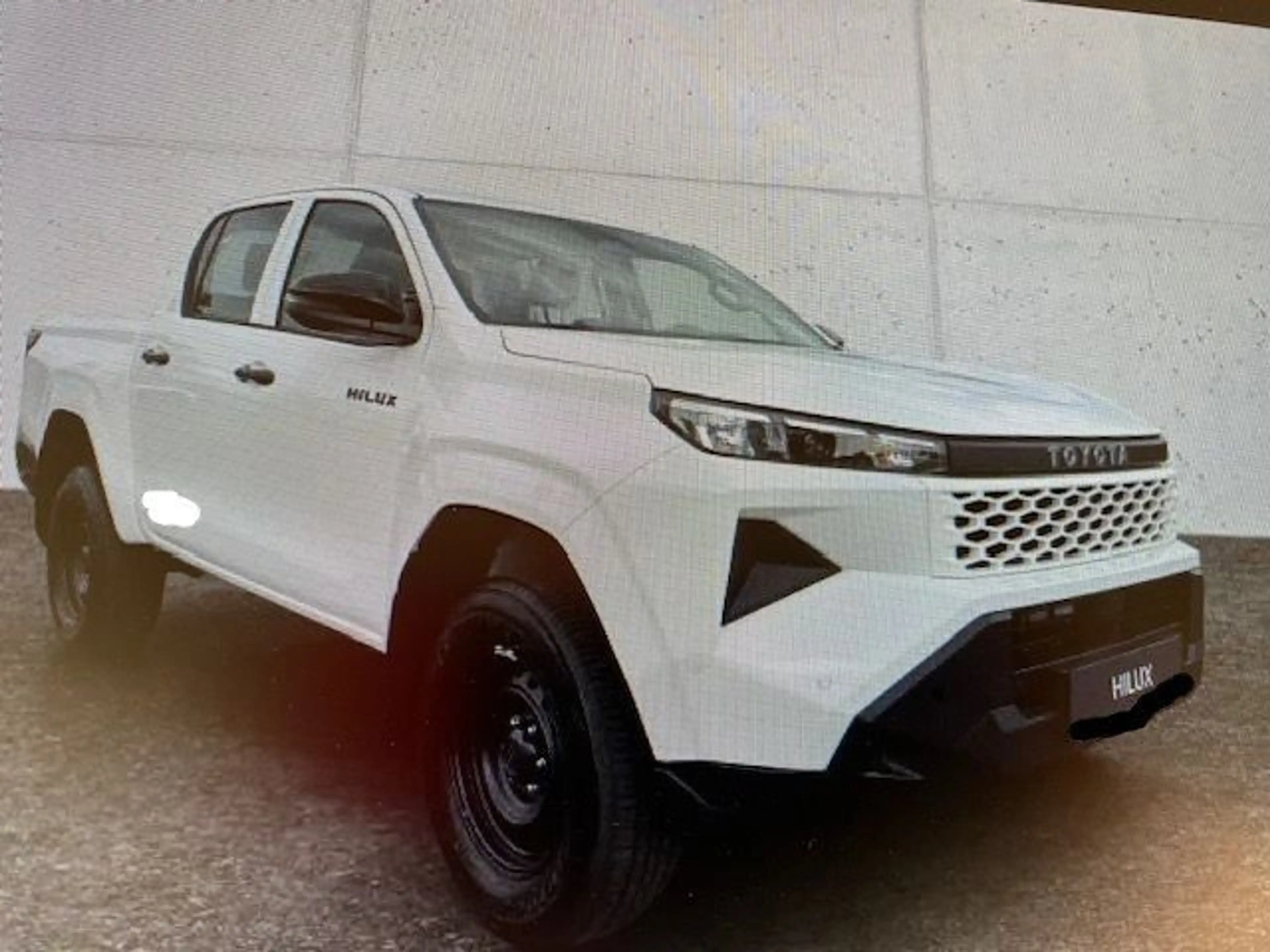 Toyota Hilux 2,8 MHEV DK Duty  4X4 APPLECAR ACC diverse — photo 3