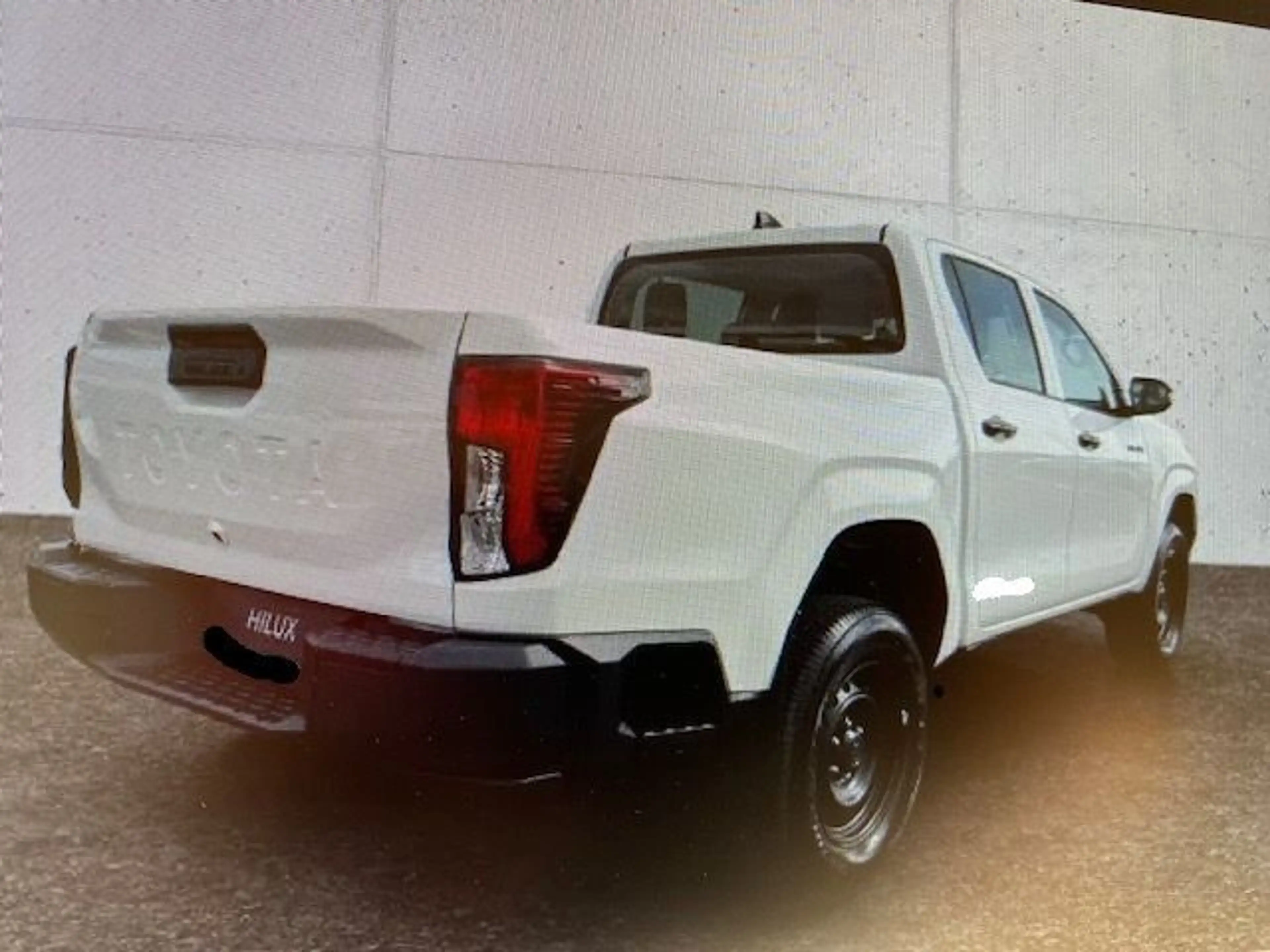 Toyota Hilux 2,8 MHEV DK Duty  4X4 APPLECAR ACC diverse — photo 6
