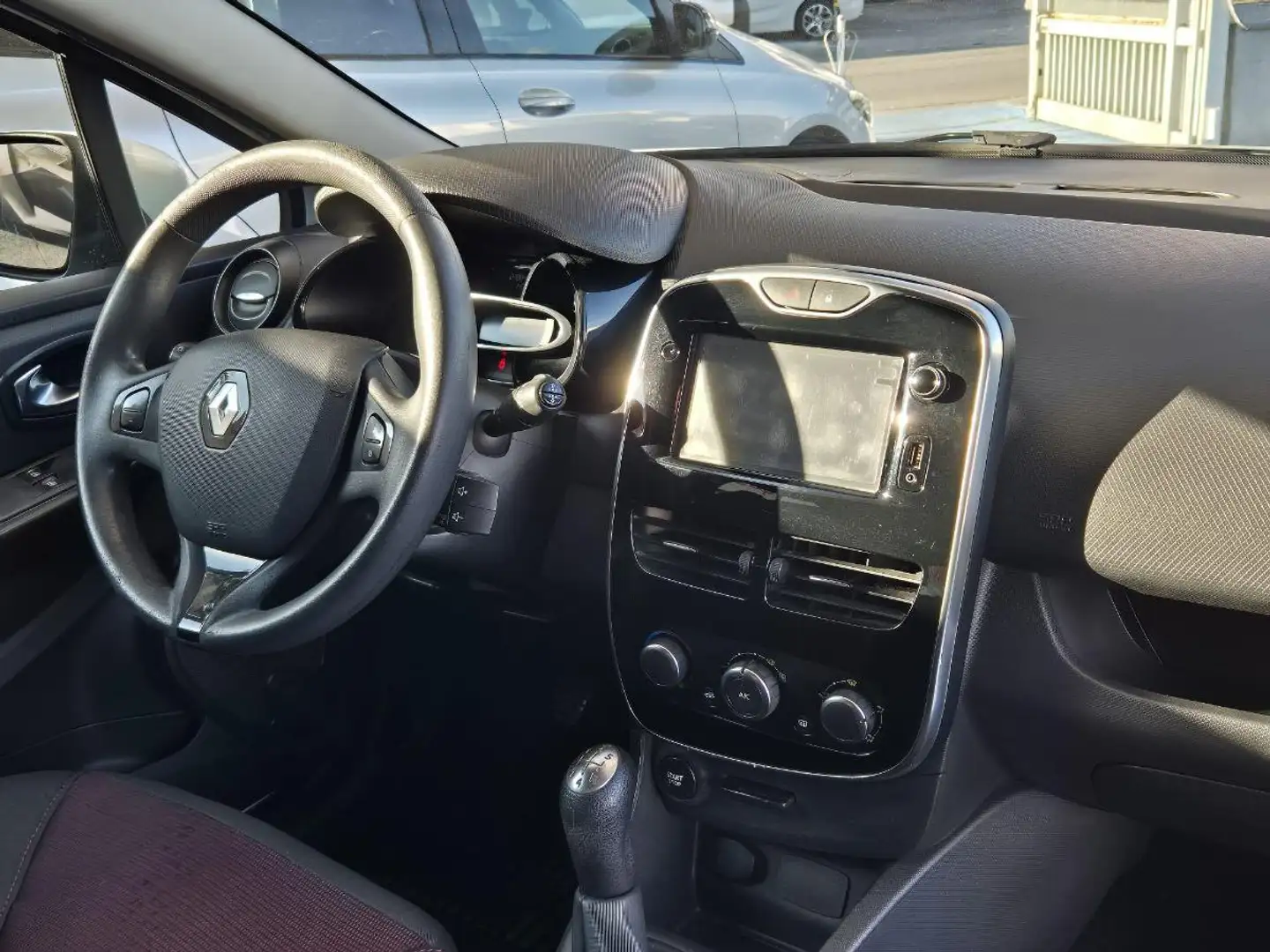 Renault Clio 1.2 75 CV GPL 5p. Costume National Weiß - 2