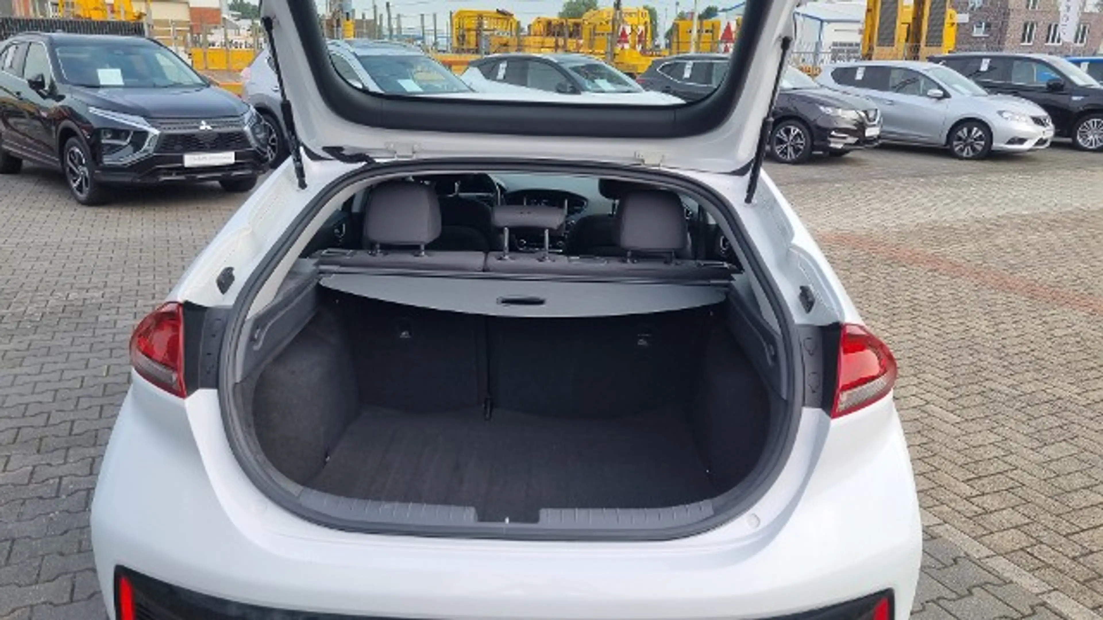 Hyundai IONIQ HYBRID 1.6 — photo 6