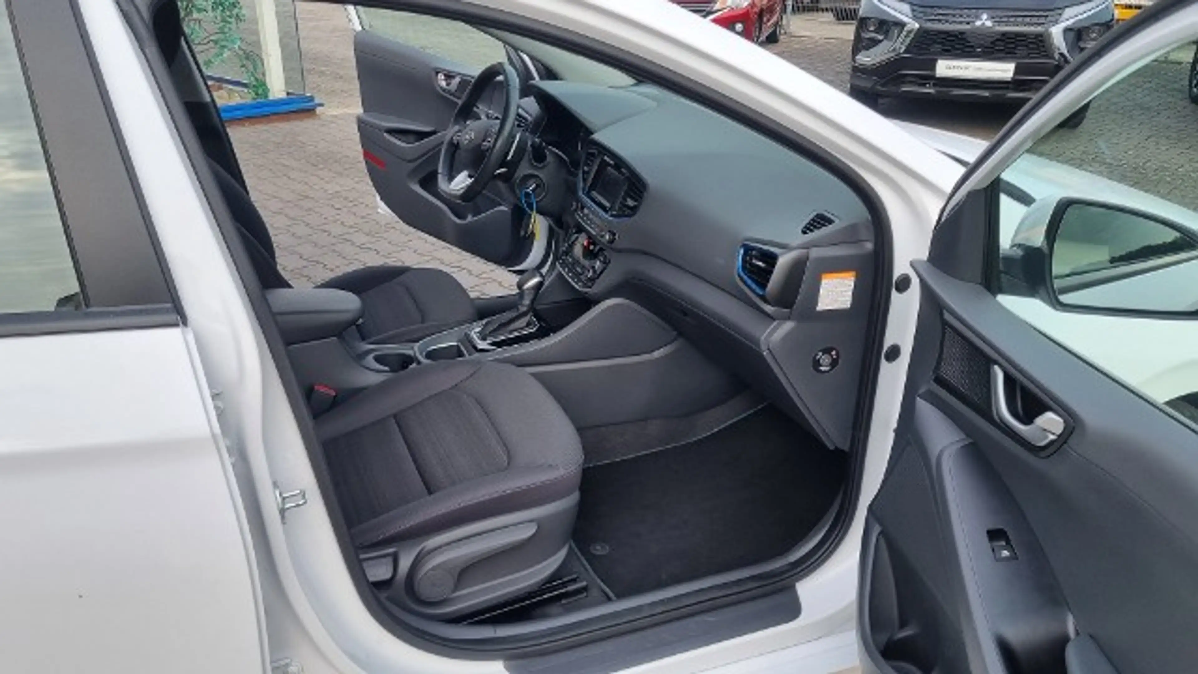 Hyundai IONIQ HYBRID 1.6 — photo 13