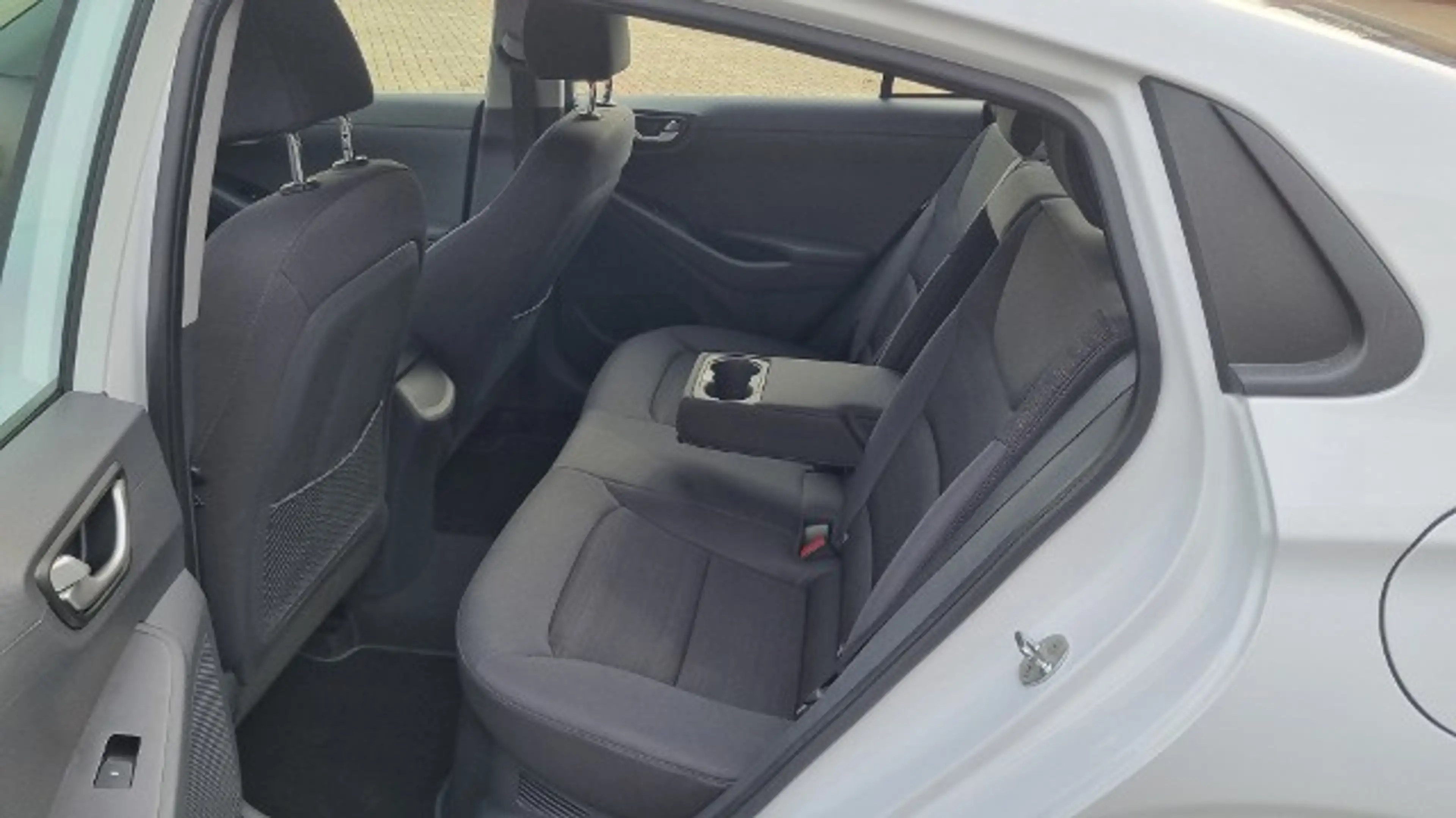 Hyundai IONIQ HYBRID 1.6 — photo 11