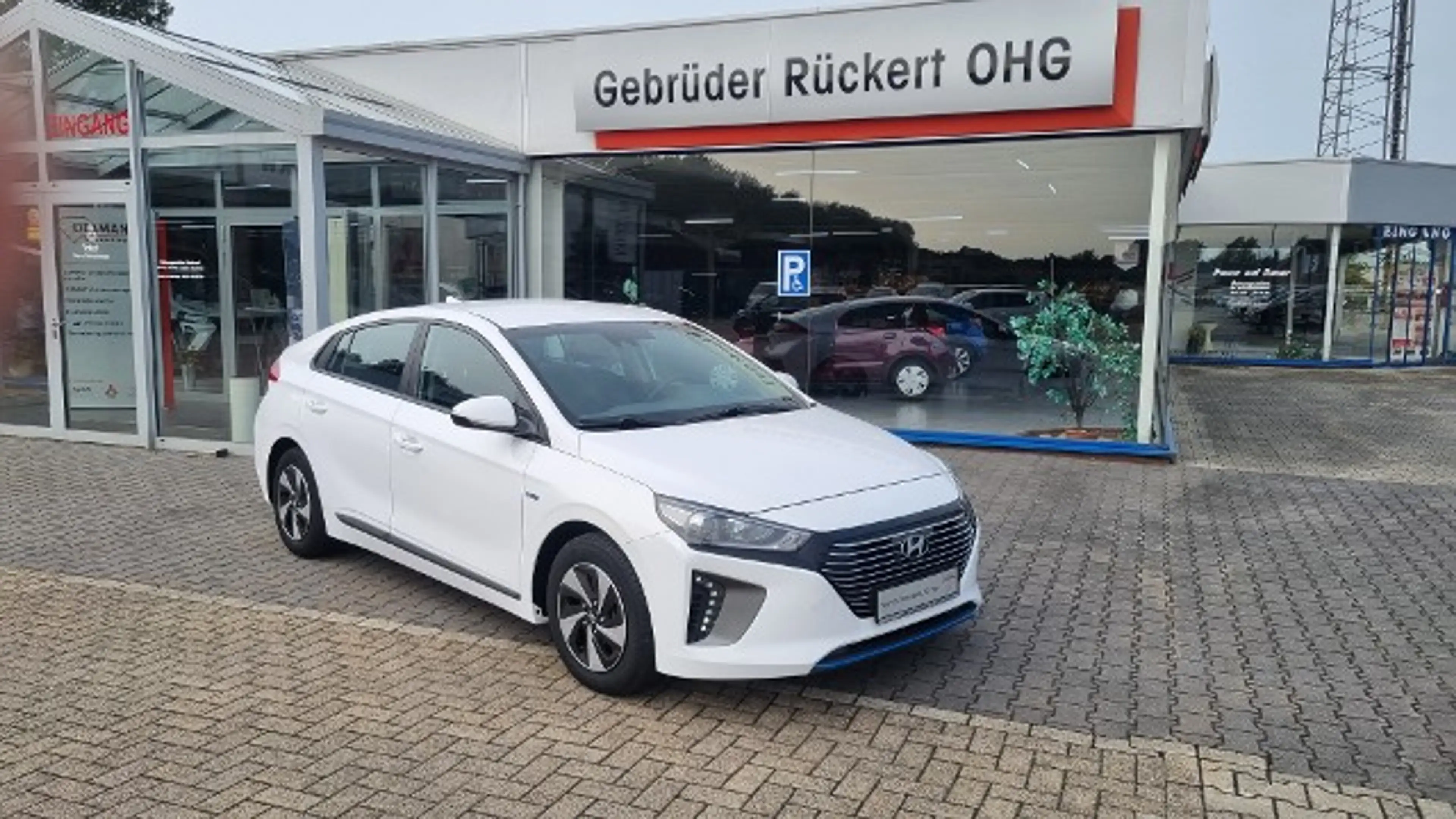 Hyundai IONIQ HYBRID 1.6 — photo 3