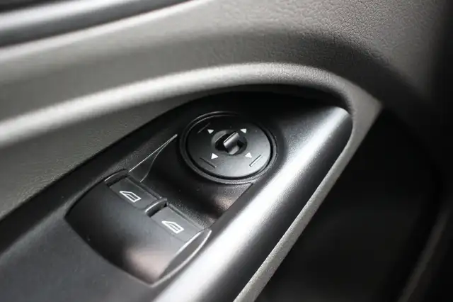 Ford Transit Connect view 13