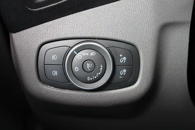 Ford Transit Connect view 18
