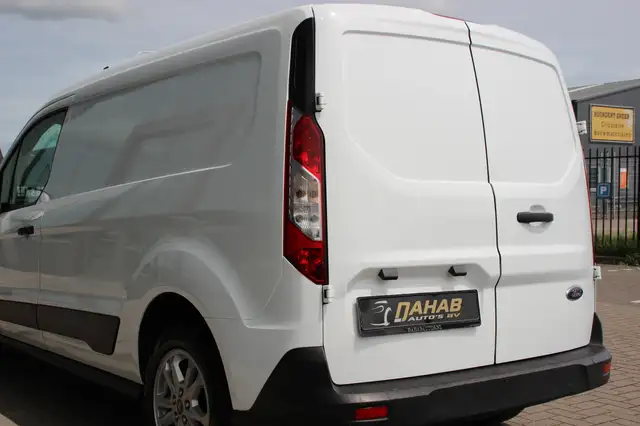 Ford Transit Connect view 16