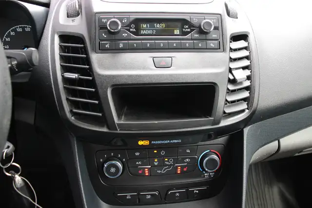 Ford Transit Connect view 17
