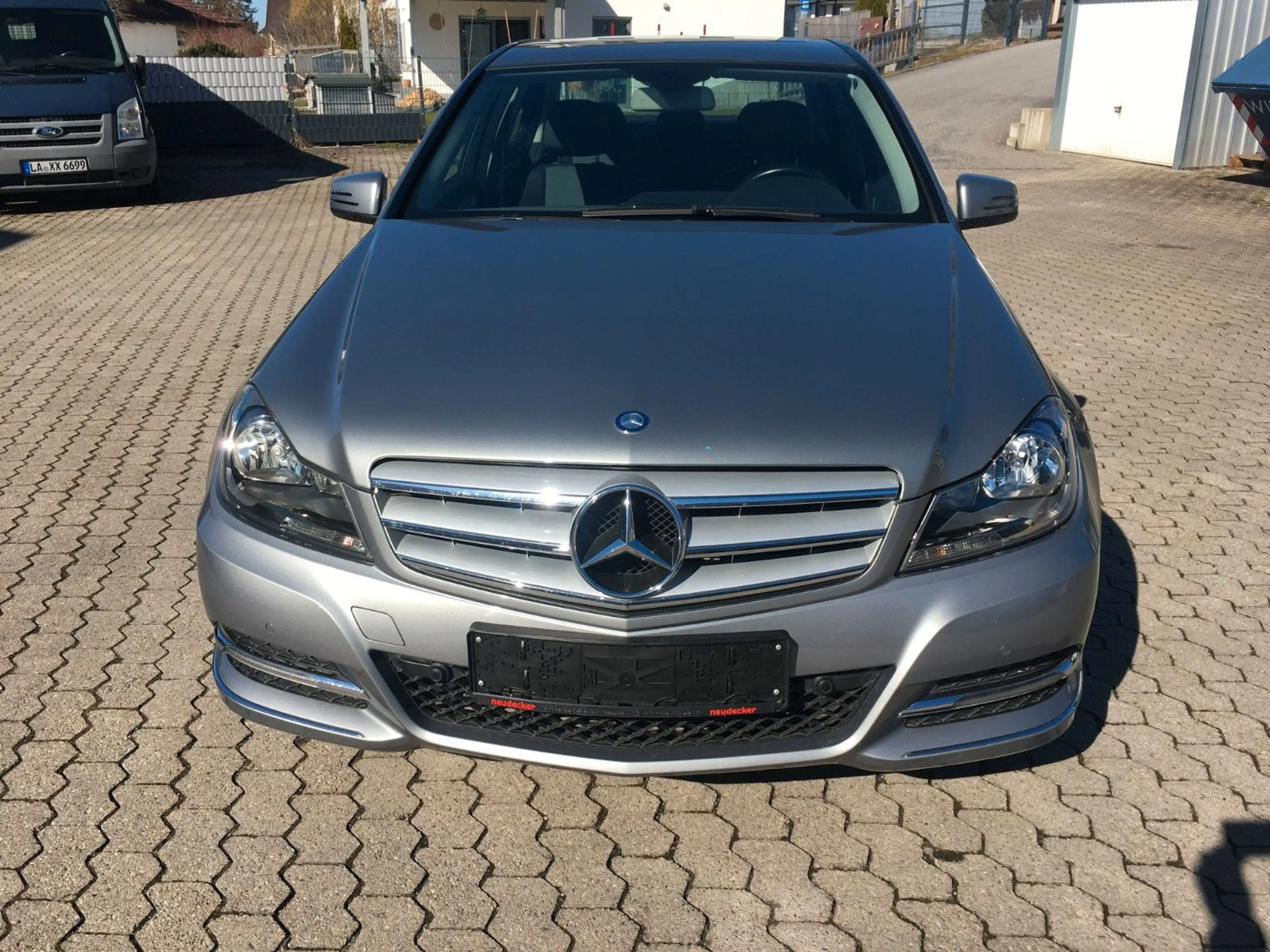 Mercedes-Benz C 180 C Limousine C 180 CGI BlueEfficiency — photo 2