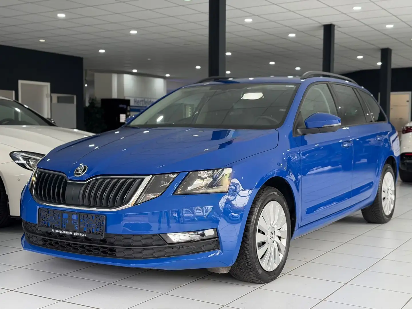 Skoda Octavia Combi Ambition*CARPLAY*NAVI*PARK-ASSIST* Blau - 2