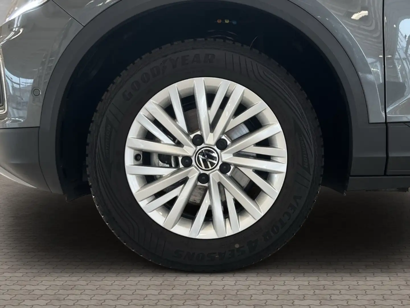 Volkswagen T-Roc 1.0 TSI Life Navi Digitales Cockpit LED Grijs - 2