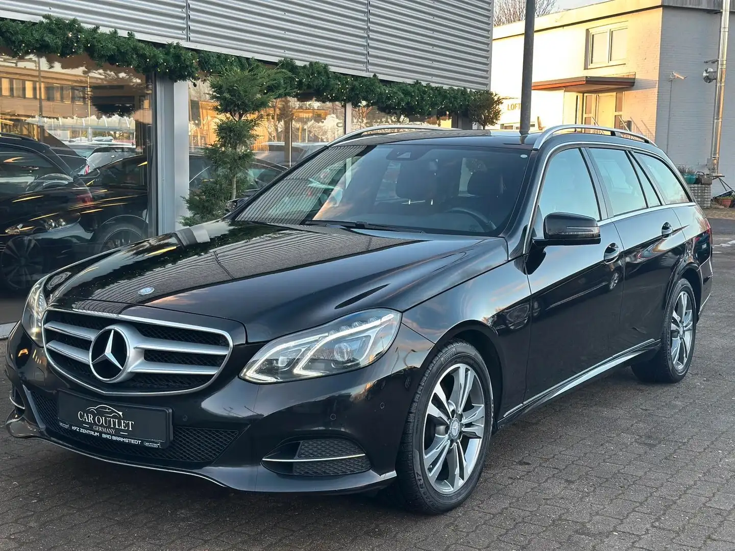 Mercedes-Benz E 220 d BlueTec 4Matic | Totwinkel | Leder | Kam. Noir - 1