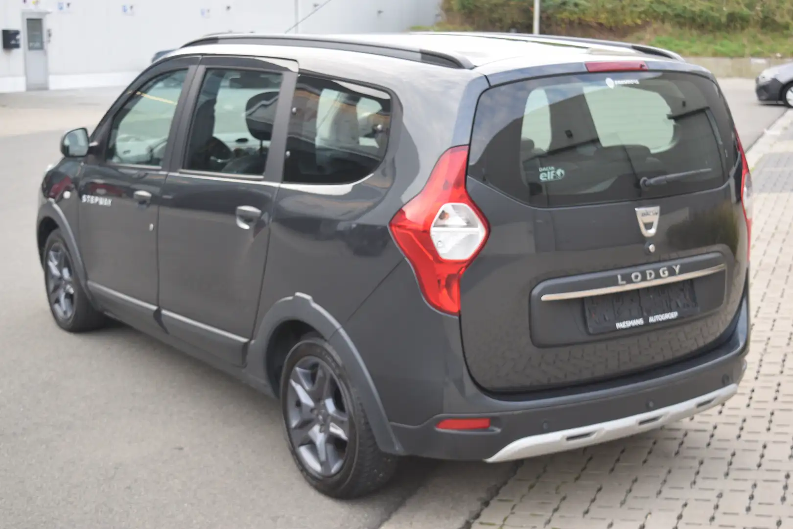 Dacia Lodgy Stepway 1.2 TCe 7pl. Grijs - 2