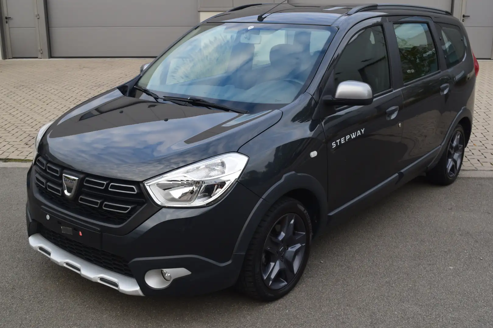 Dacia Lodgy Stepway 1.2 TCe 7pl. Grijs - 1