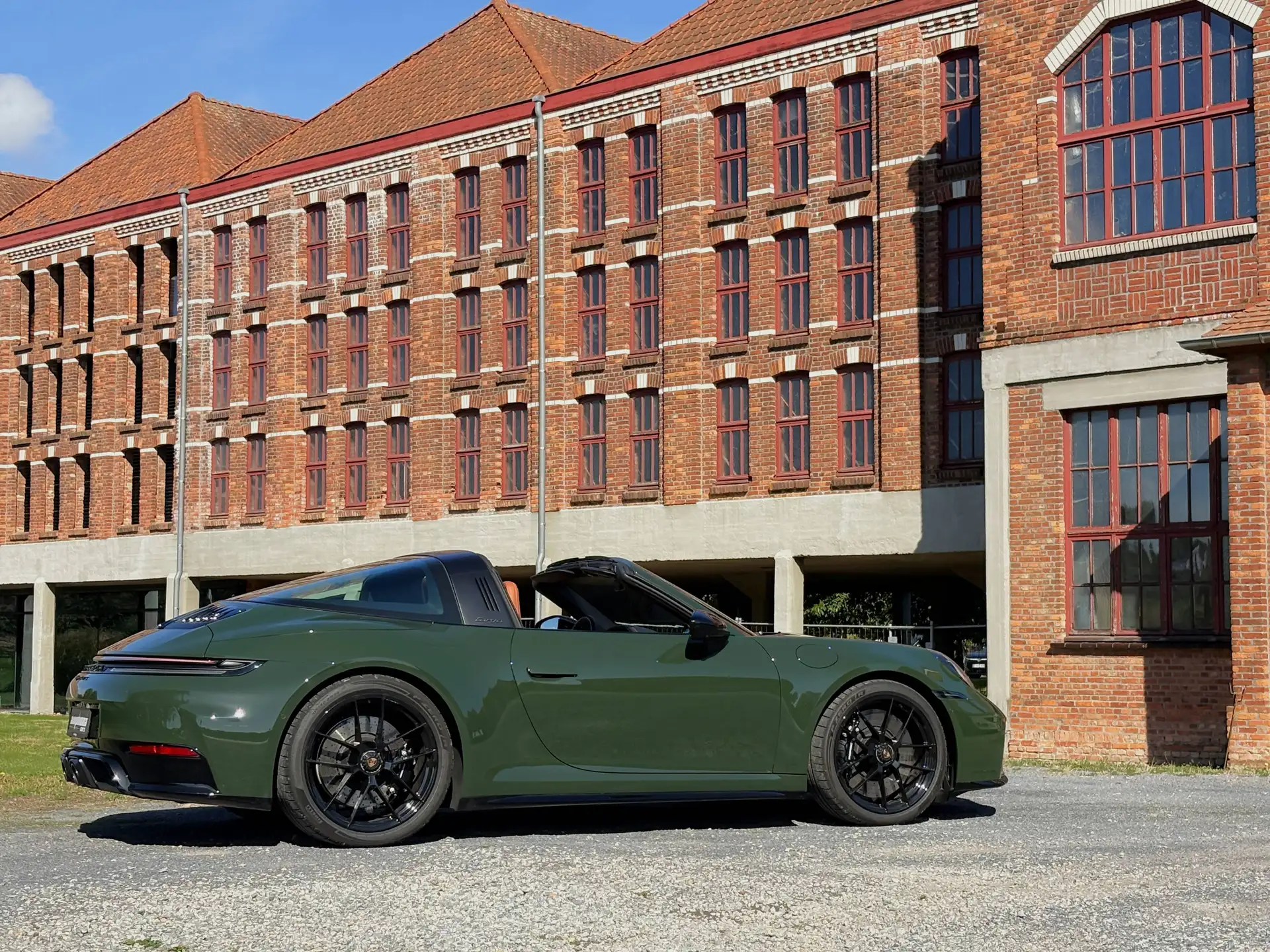 포르쉐 911 Targa 4 GTS 2026 초록 사진 2