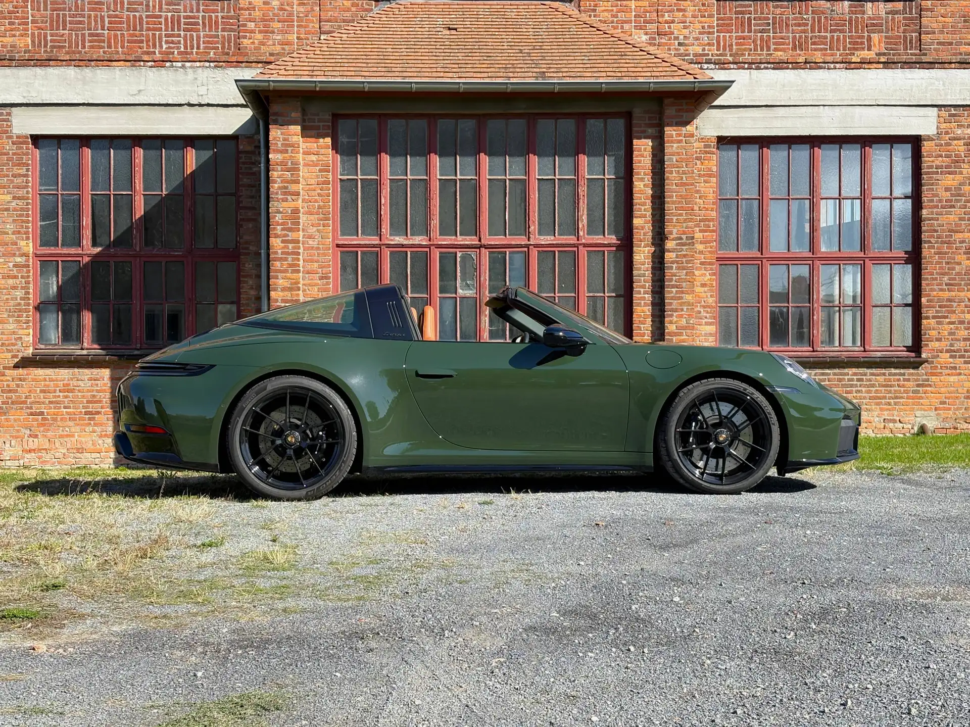 포르쉐 911 Targa 4 GTS 2026 초록 사진 3