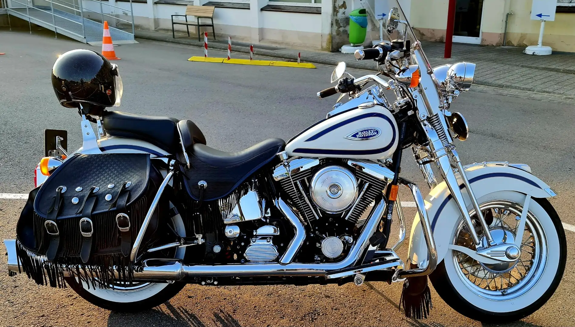 Harley-Davidson Heritage Springer FLSTS "old boy" Blanco - 1