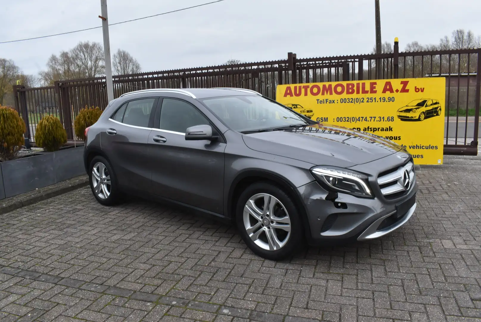 Mercedes-Benz GLA 180 d Autom/GPS Urbain Édition***DESTOCKAGE B2B** Gris - 1