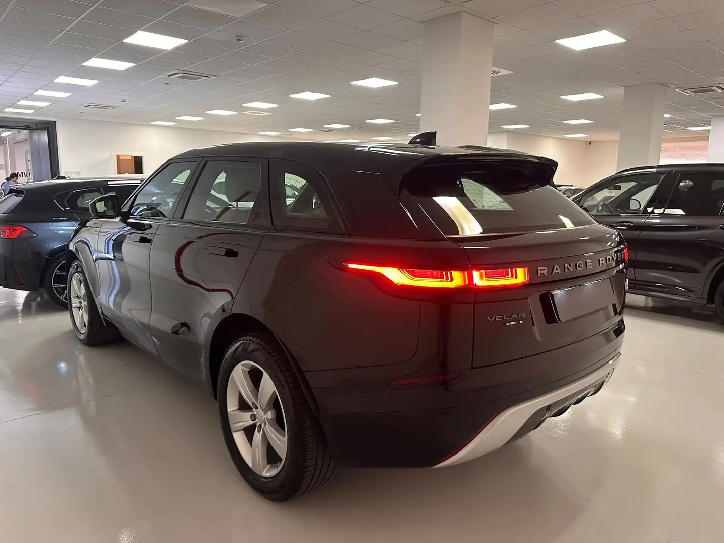 Land Rover Range Rover Velar 2.0d i4 R-Dynamic S 180cv auto my20 Noir - 2