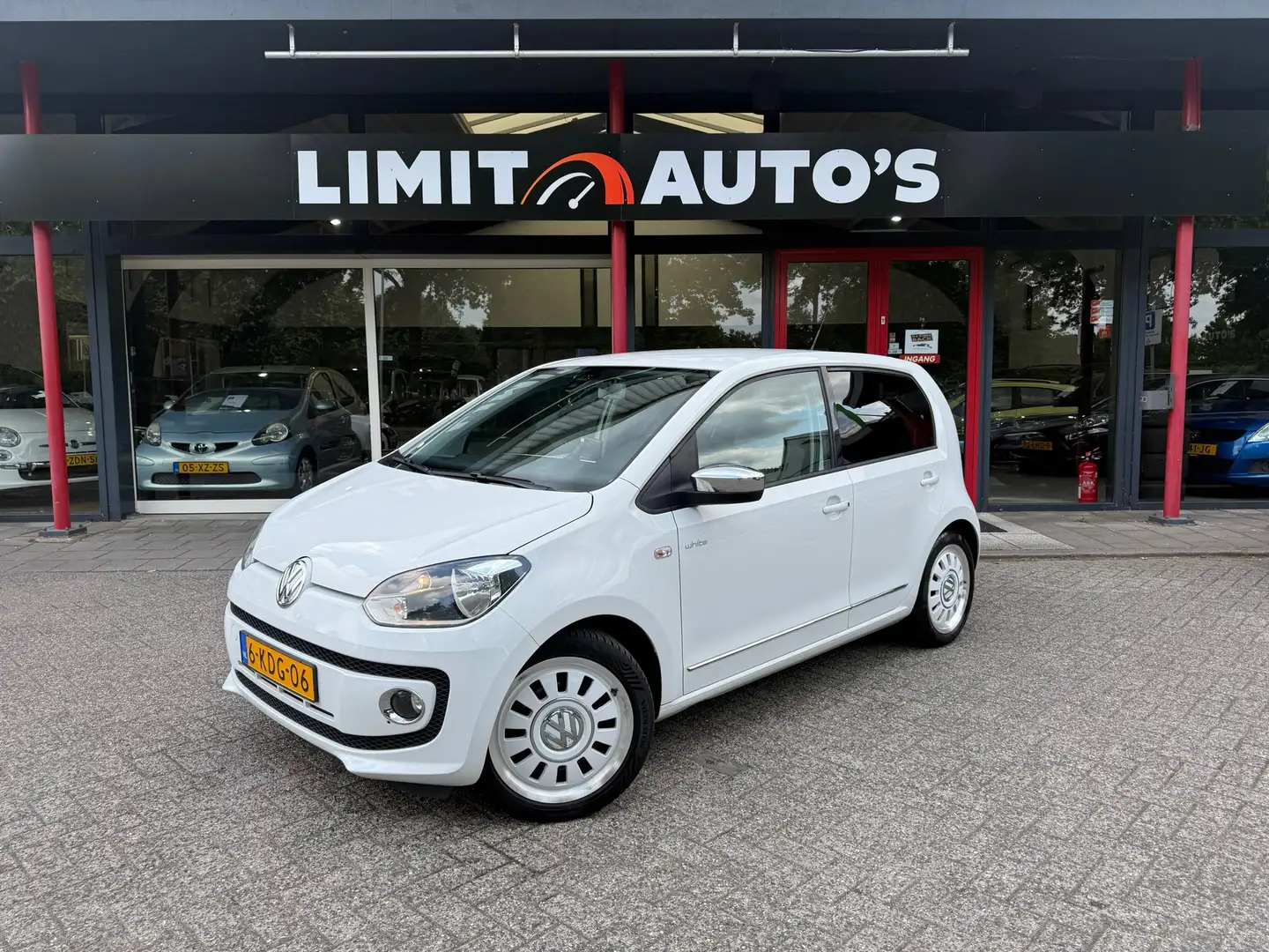 Volkswagen up! 1.0 high up! BlueMotion Airco/Navi/El.ramen/Lmv/5d Wit - 1