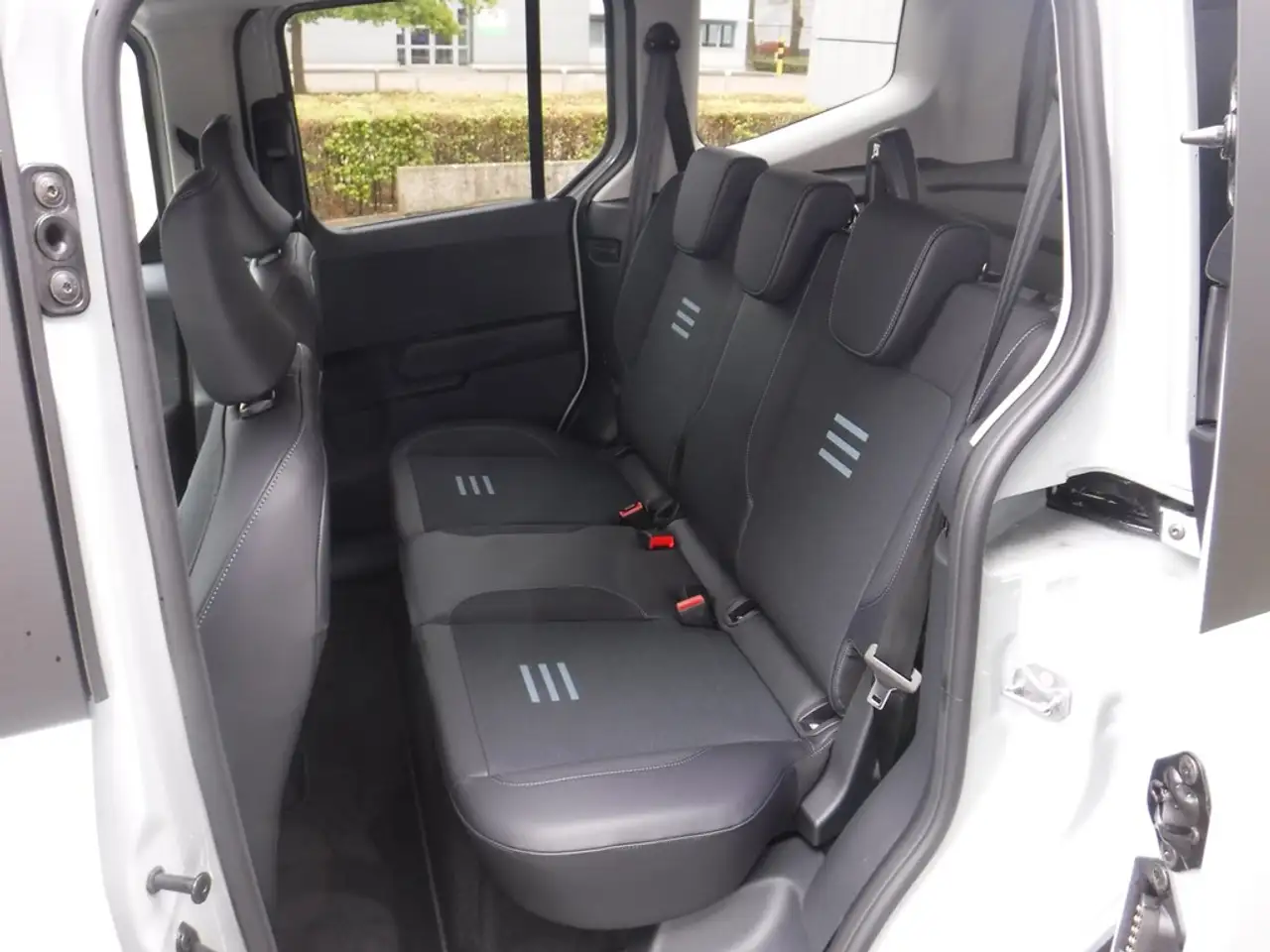 Ford Tourneo Courier 2026 — фото 7