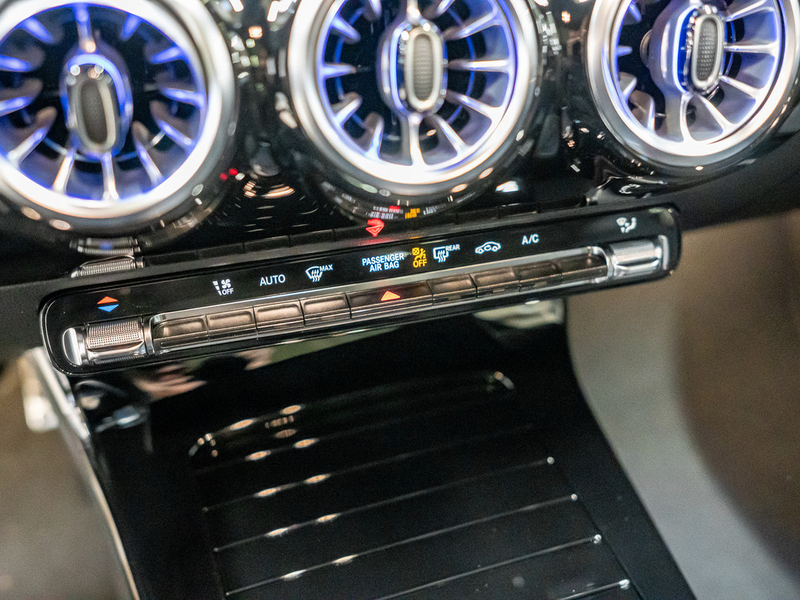 Mercedes-Benz CLA 180 Coupé AMG Special Edition Distr. LED — photo 12