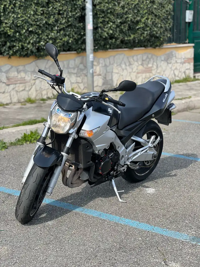 Suzuki GSR 600 Negro - 2
