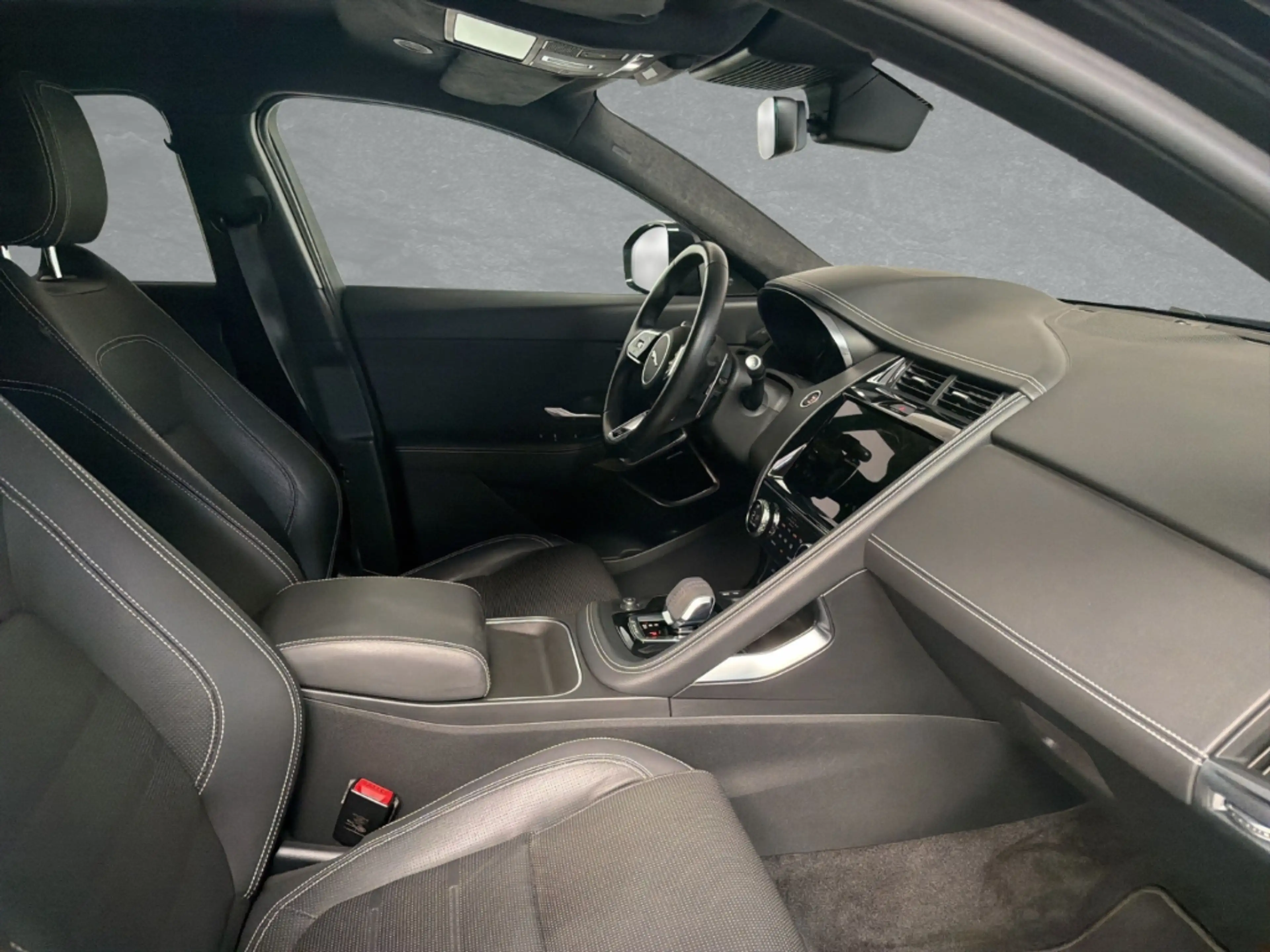 Jaguar E-Pace D200 AWD R-Dyn. StandHZG El. Panodach Navi Leder D — photo 3