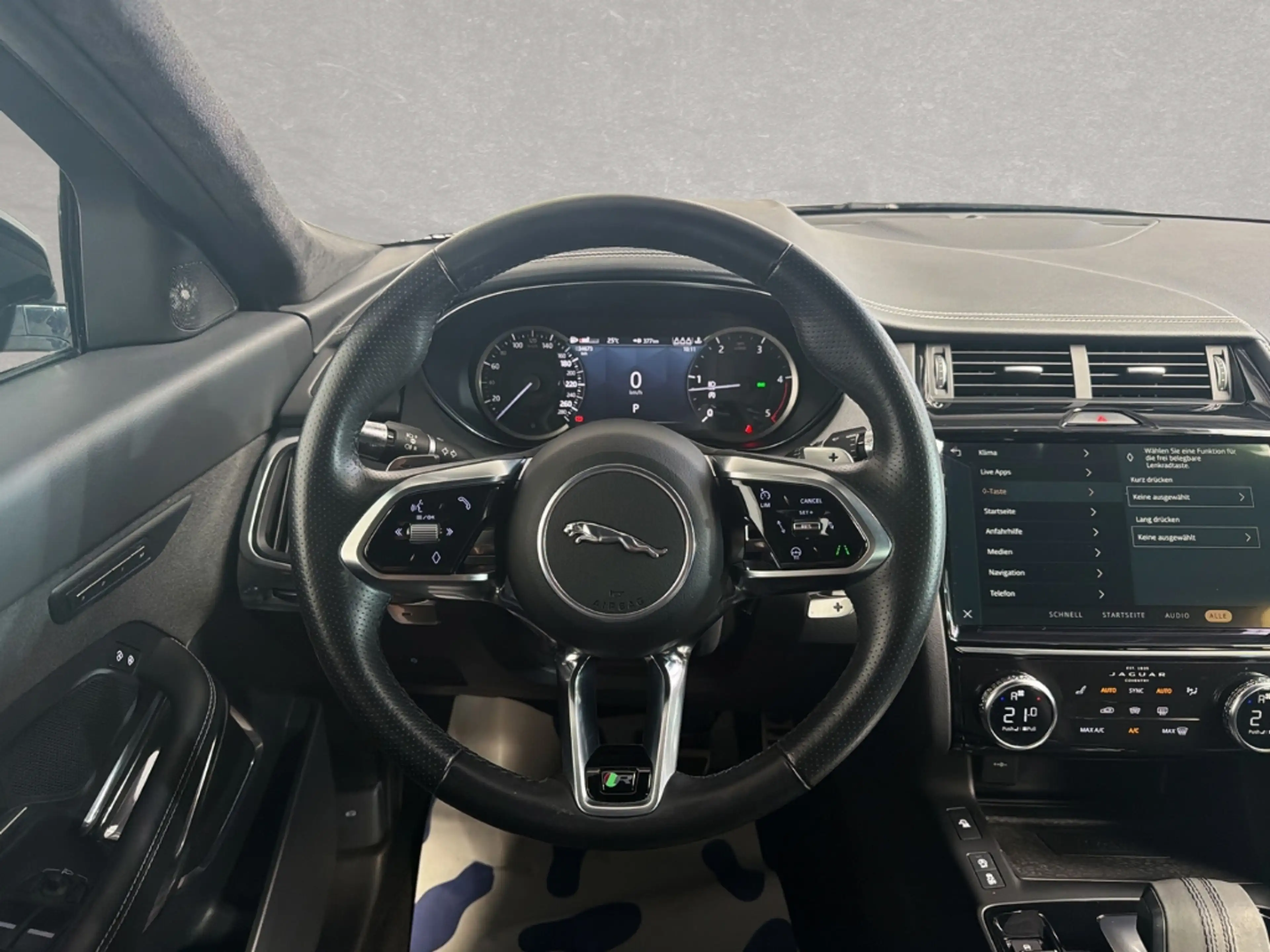 Jaguar E-Pace D200 AWD R-Dyn. StandHZG El. Panodach Navi Leder D — photo 14