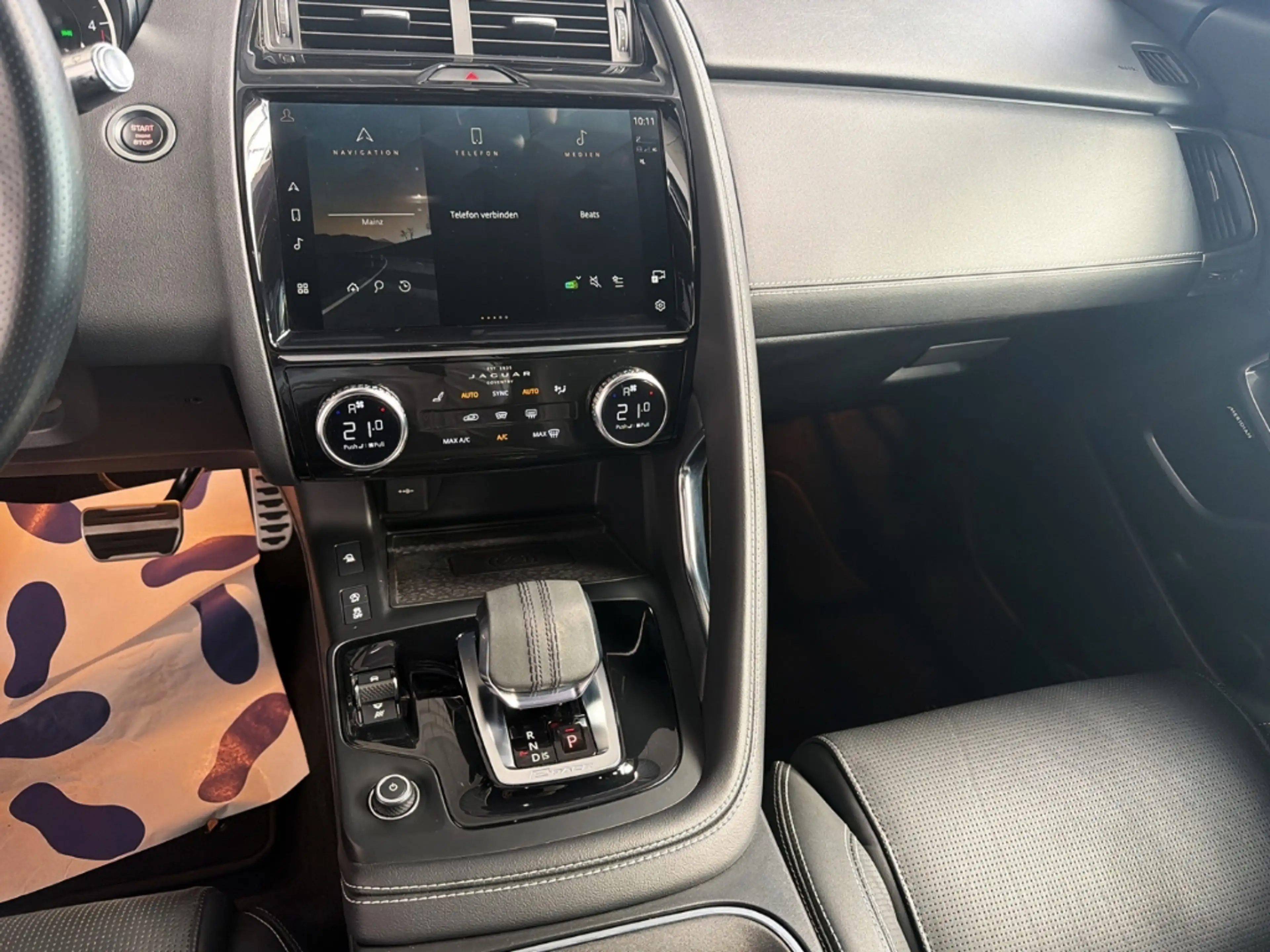 Jaguar E-Pace D200 AWD R-Dyn. StandHZG El. Panodach Navi Leder D — photo 12