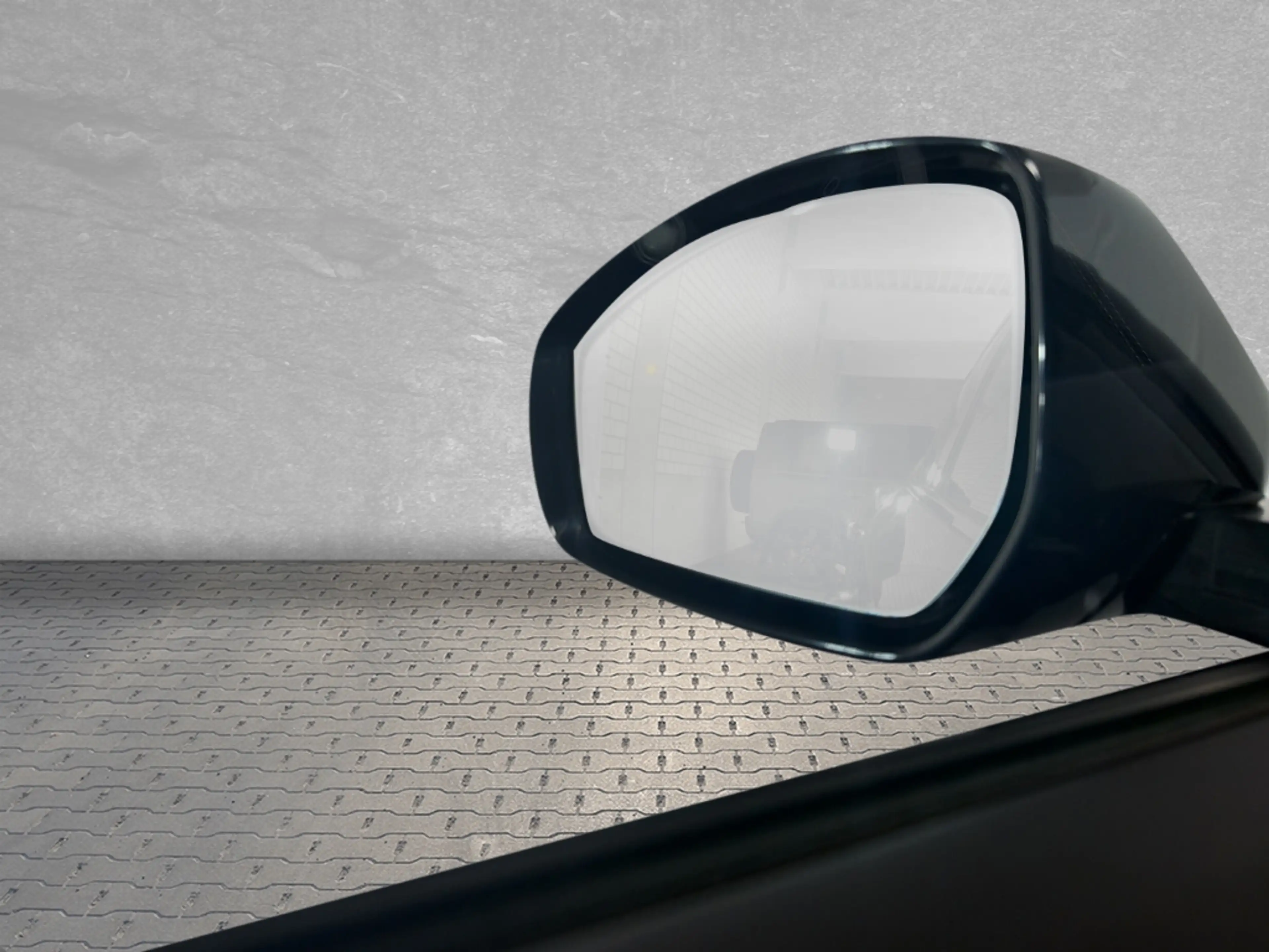 Jaguar E-Pace D200 AWD R-Dyn. StandHZG El. Panodach Navi Leder D — photo 19