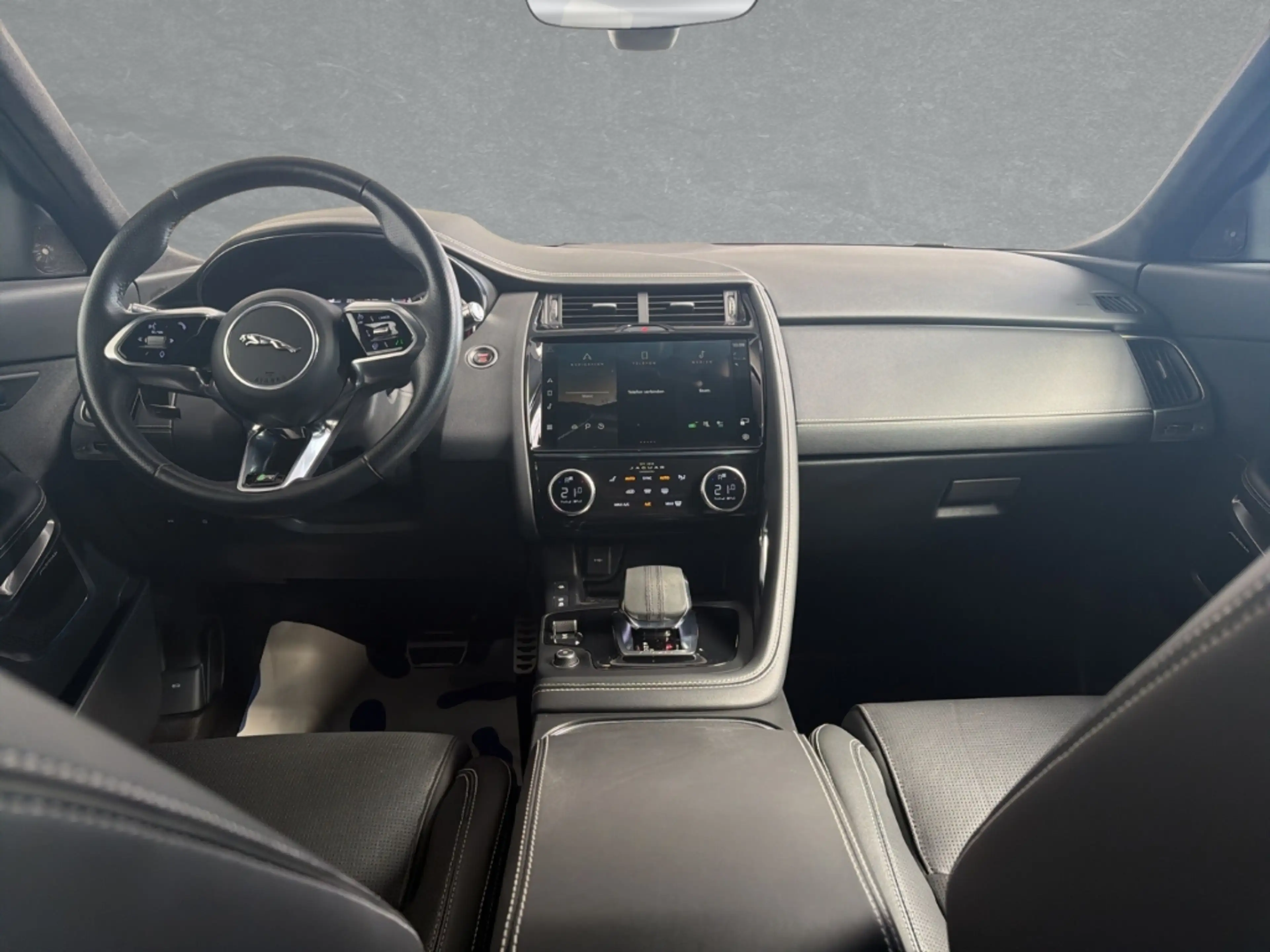 Jaguar E-Pace D200 AWD R-Dyn. StandHZG El. Panodach Navi Leder D — photo 4