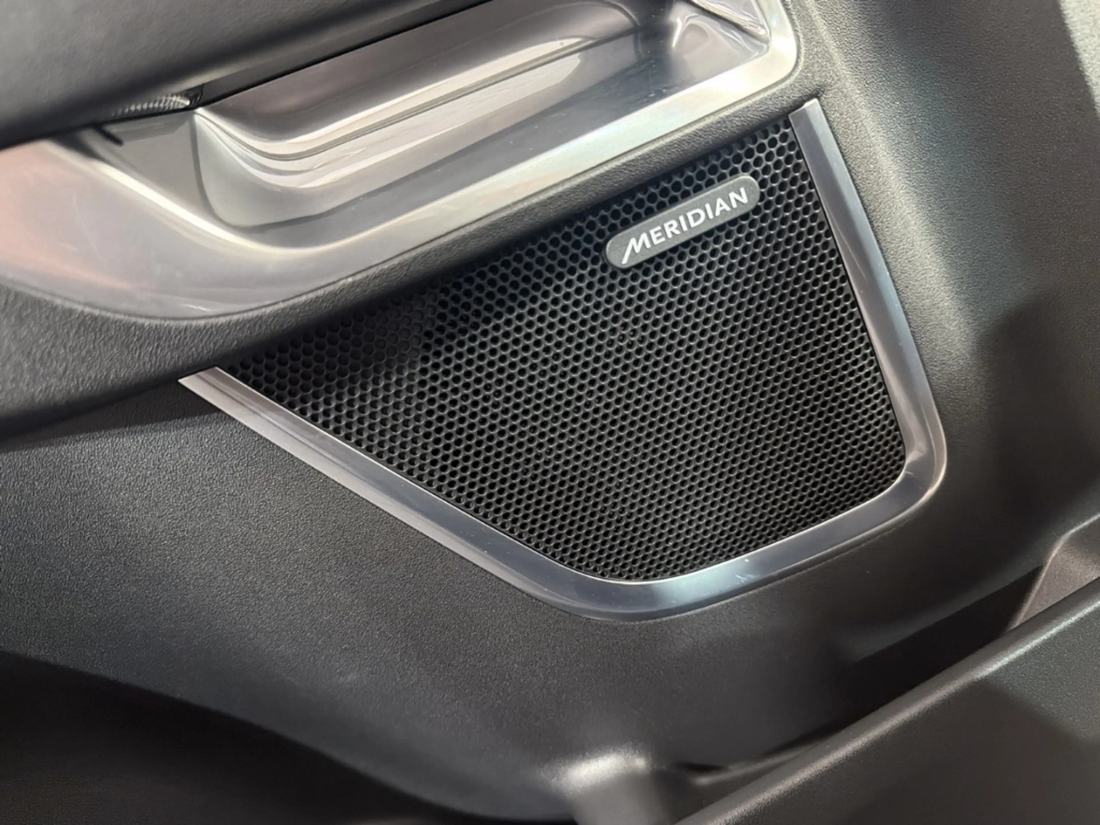 Jaguar E-Pace D200 AWD R-Dyn. StandHZG El. Panodach Navi Leder D — photo 16