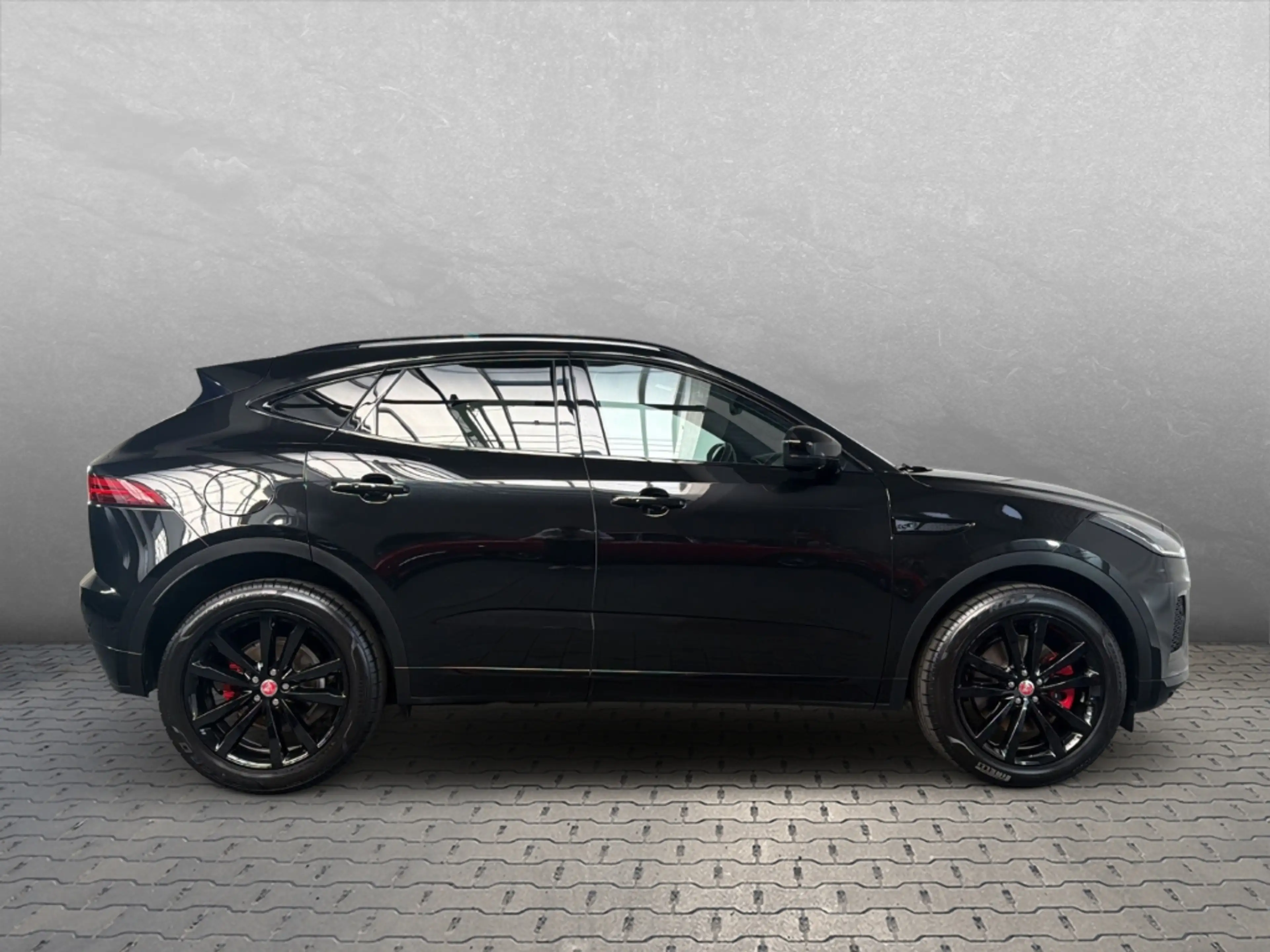 Jaguar E-Pace D200 AWD R-Dyn. StandHZG El. Panodach Navi Leder D — photo 6